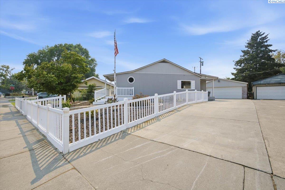 1303 Potter Ave, Richland, WA 99354