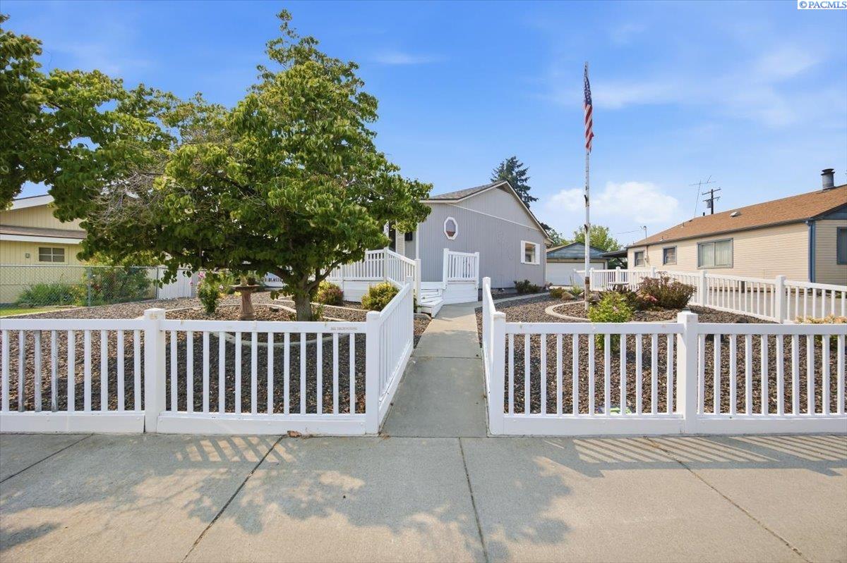 1303 Potter Ave, Richland, WA 99354
