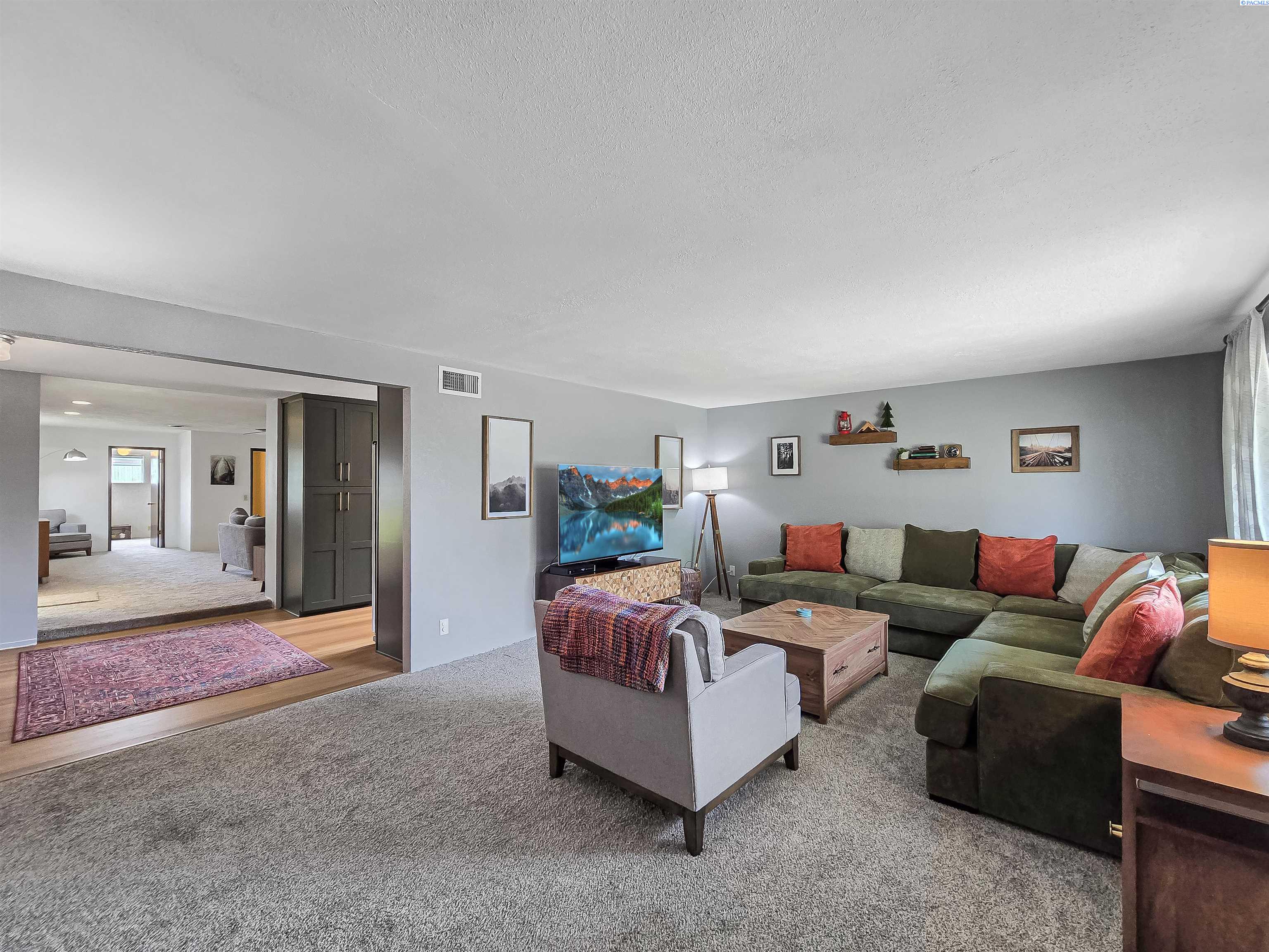 646 Cedar Ave, Richland, WA 99352