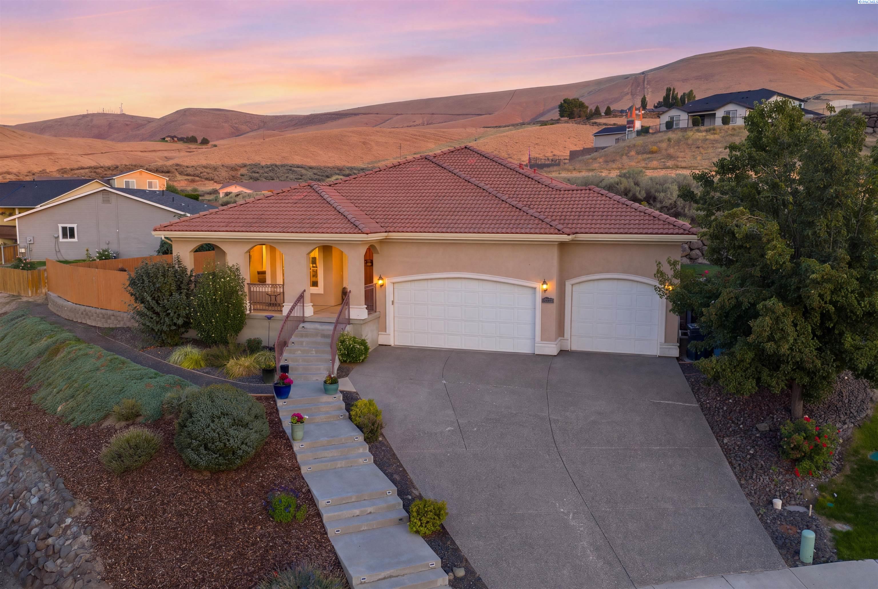 215 SW Mariposa Ct, Prosser, WA 99350