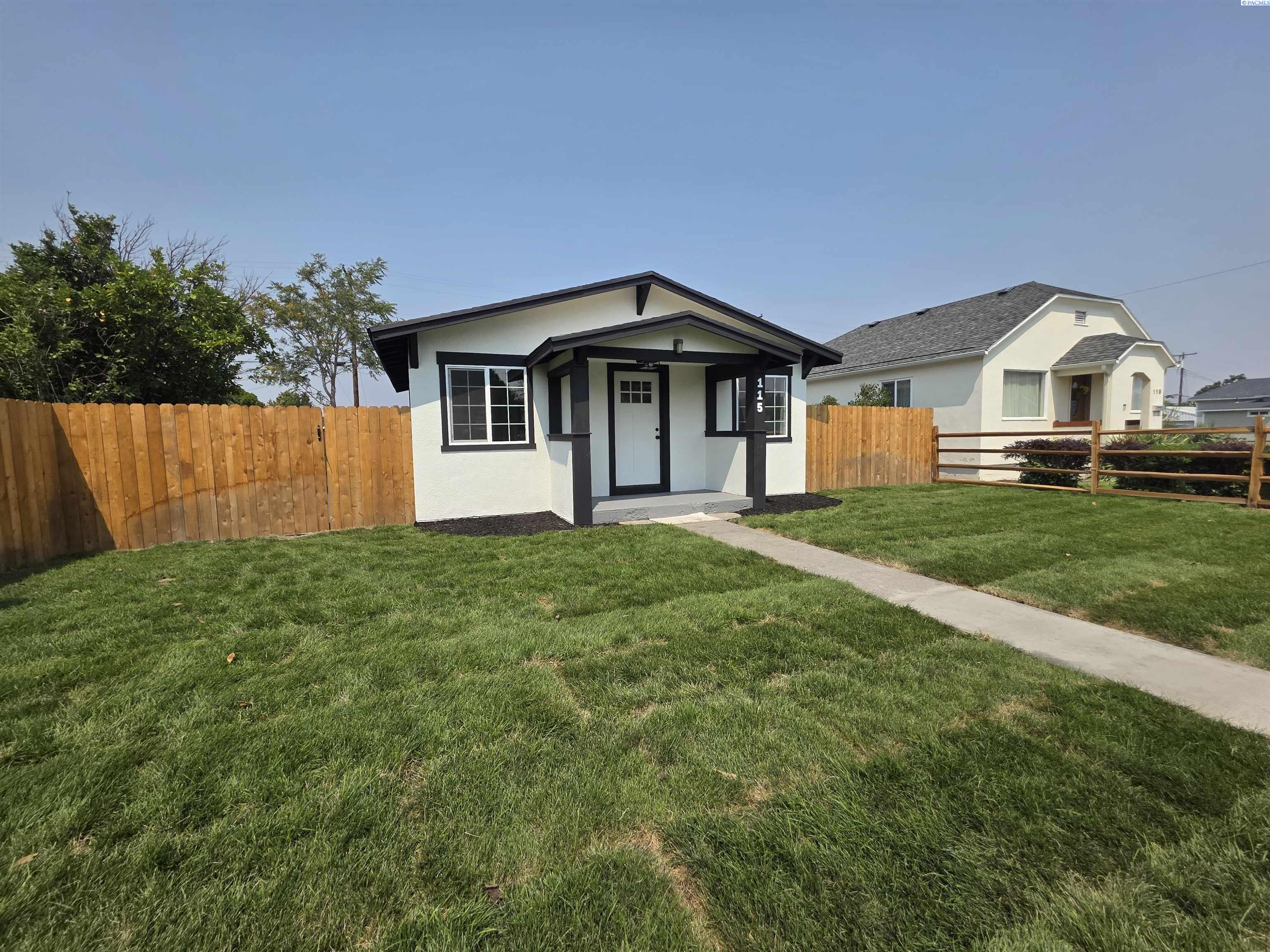 115 E 1st Ave, Kennewick, WA 99336