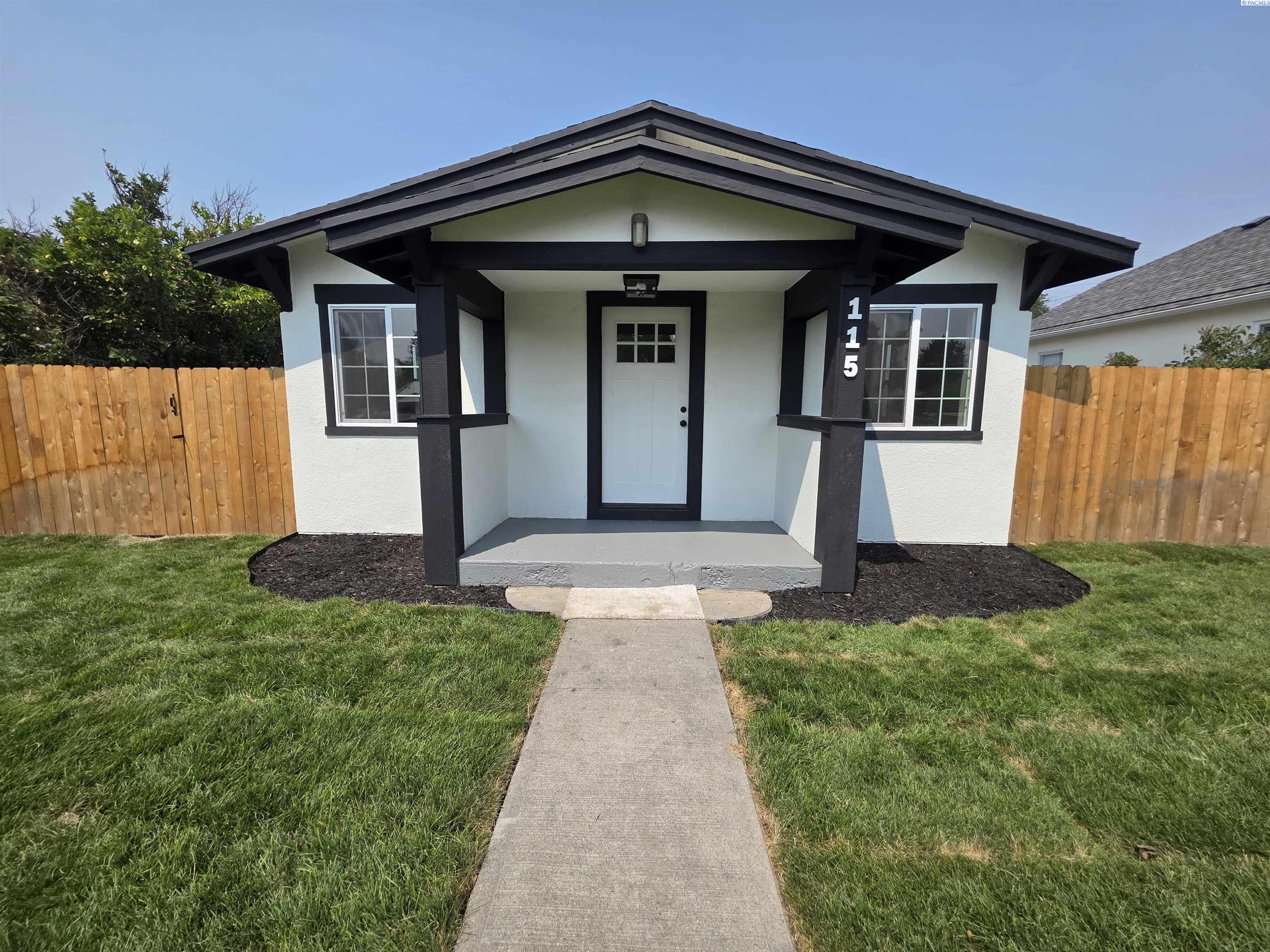 115 1st Ave, Kennewick, WA 99336