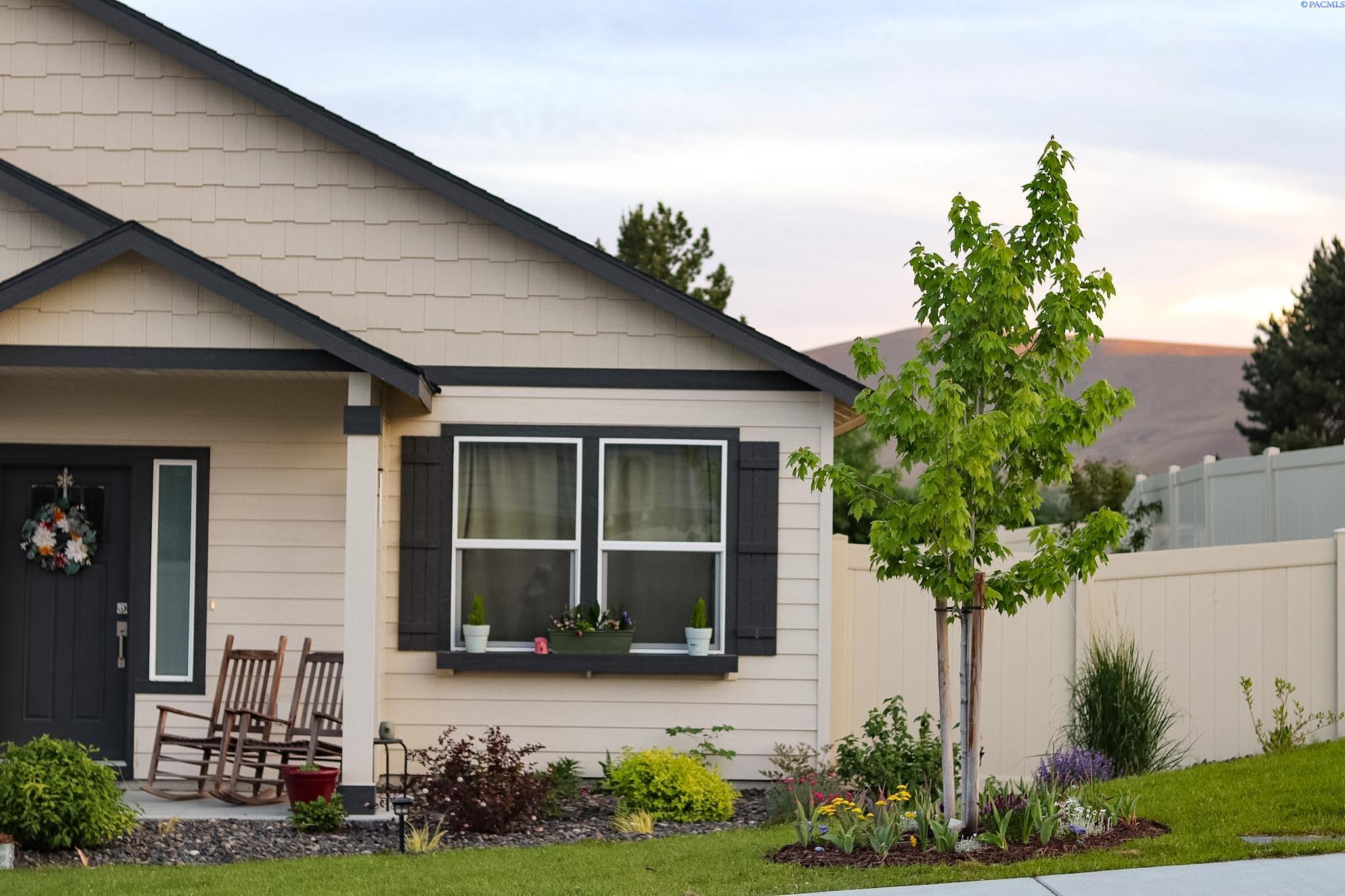 831 Annajean Ave, Benton City, WA 99320