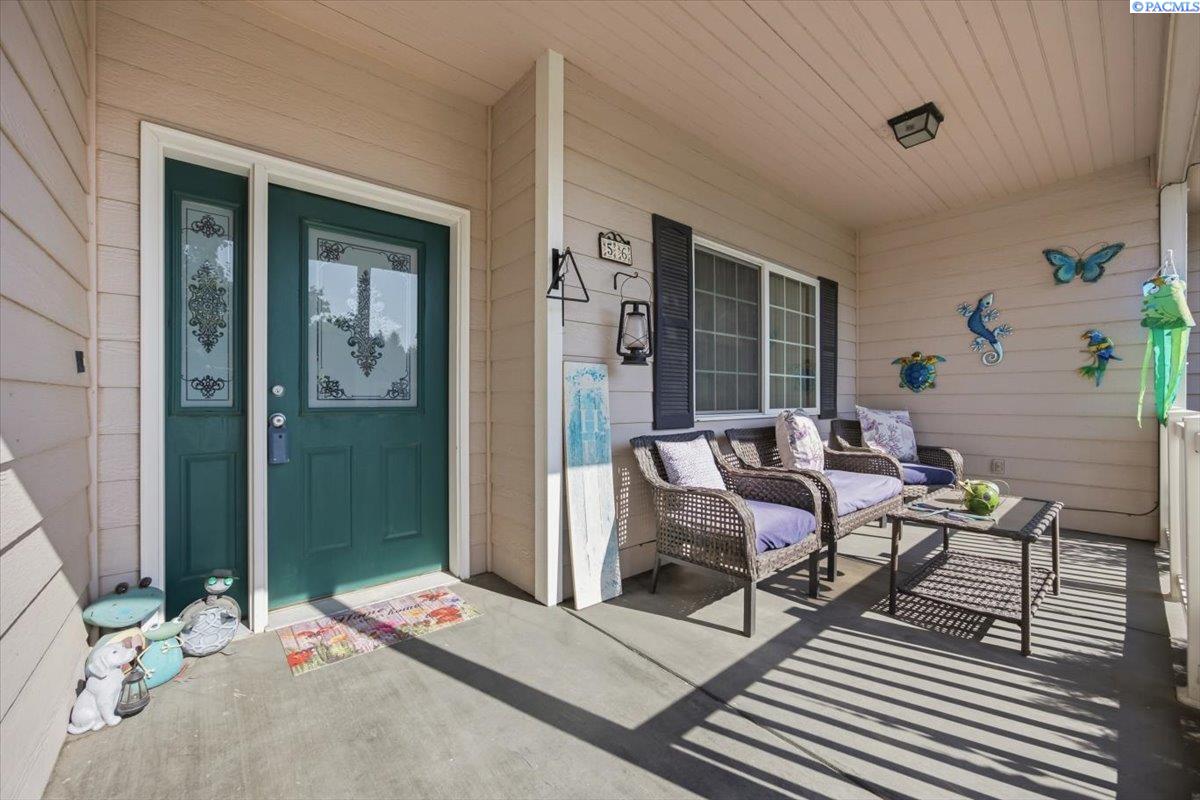 56 Applegate Ln, Burbank, WA 99323