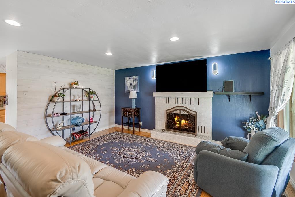 6919 Victoria Ave, Kennewick, WA 99336