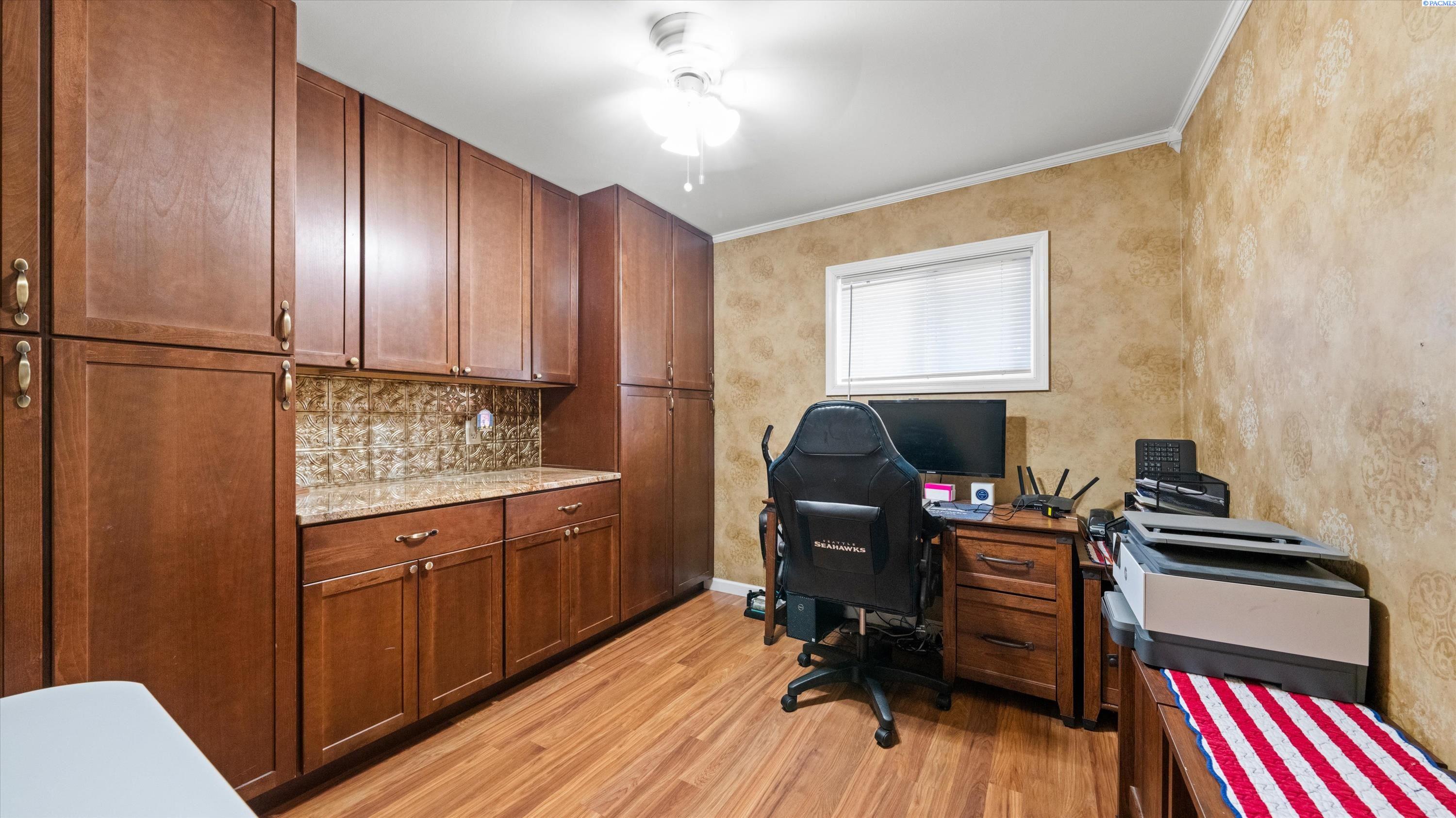 416 N Road 36, Pasco, WA 99301