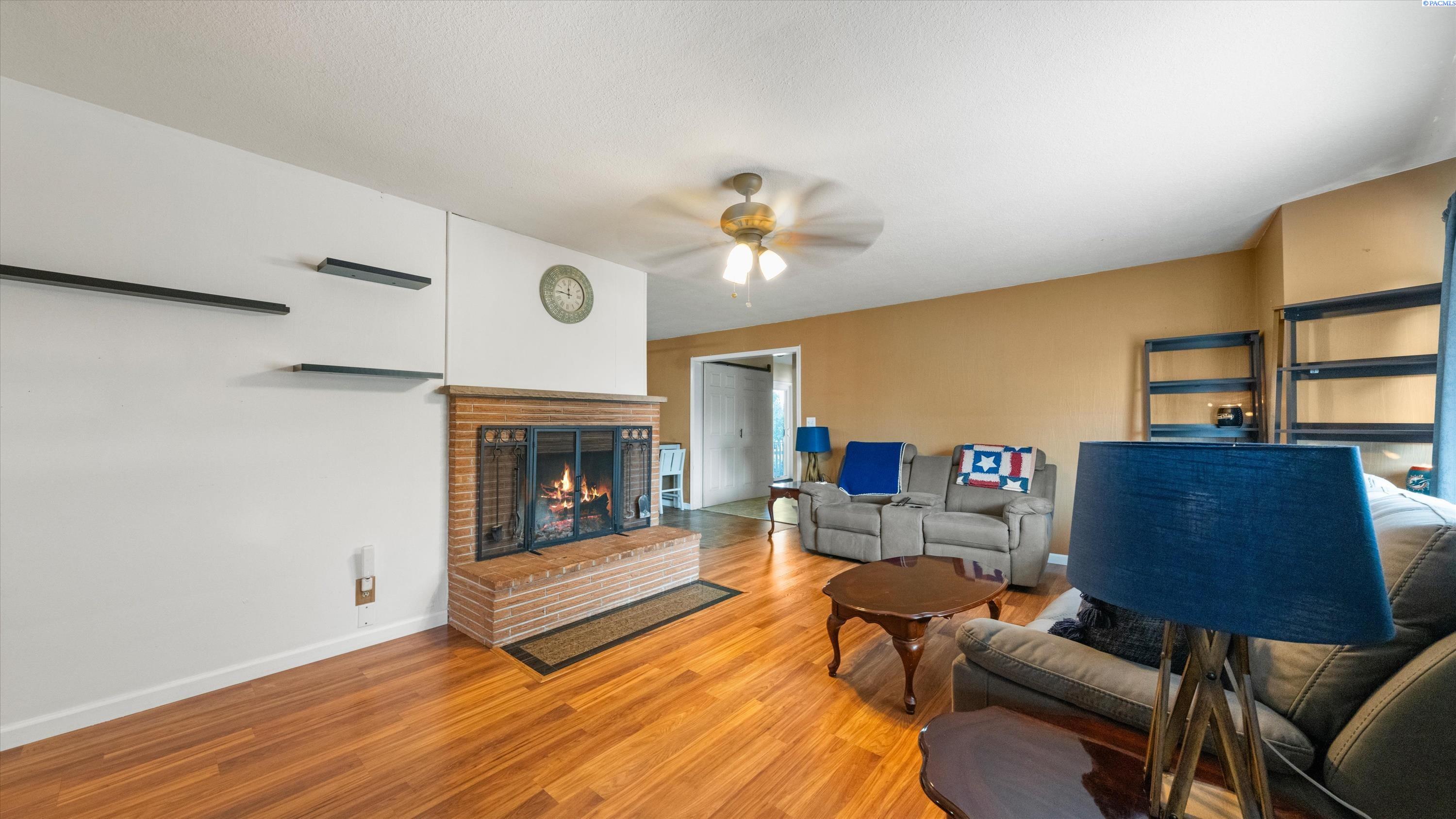 416 N Road 36, Pasco, WA 99301