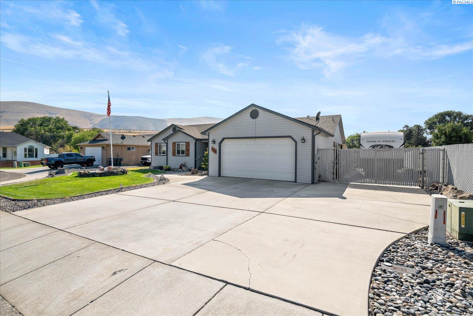 505 Paver Ct, Benton City, WA 99320