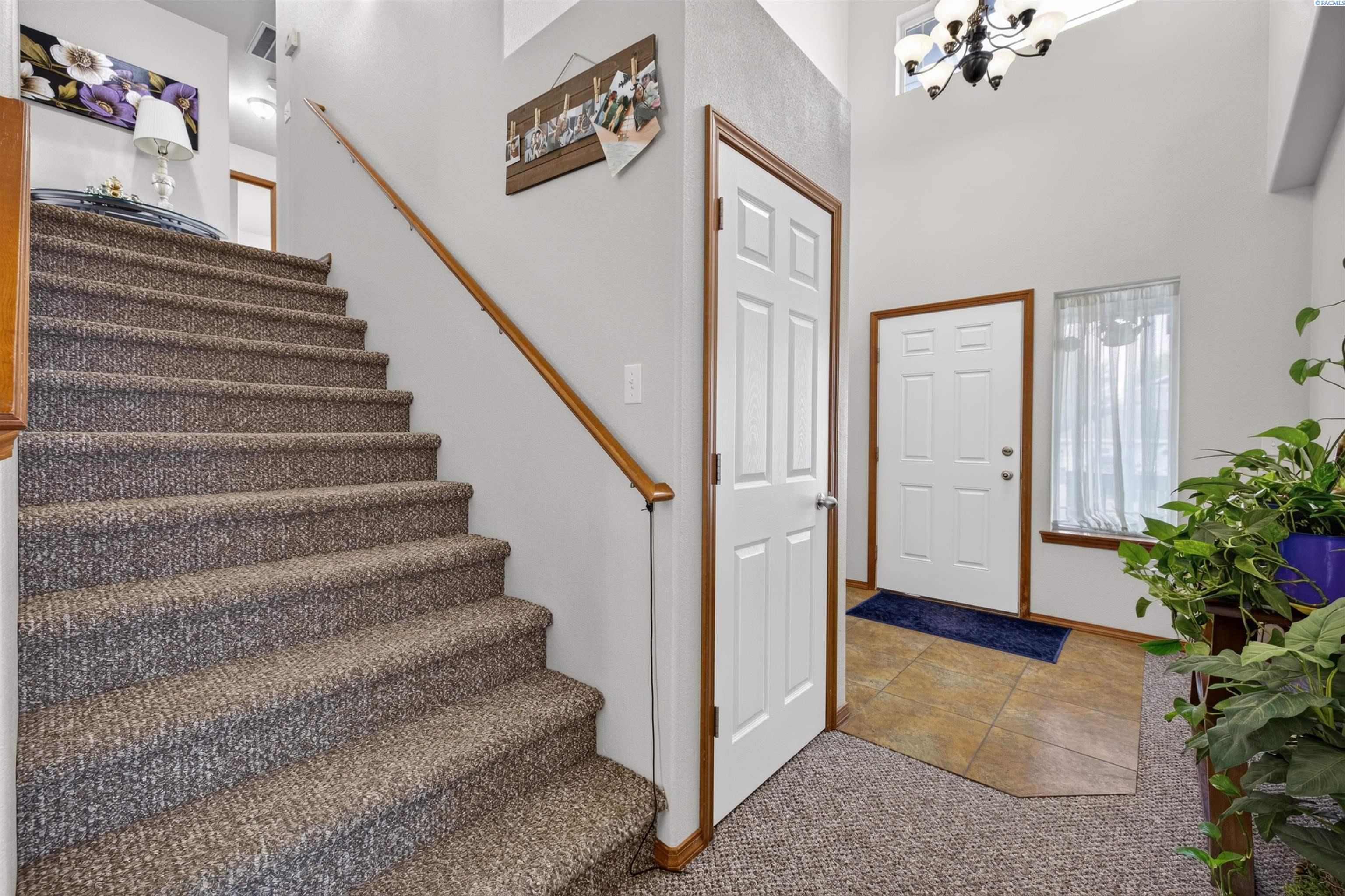 8514 3rd Ave, Kennewick, WA 99336
