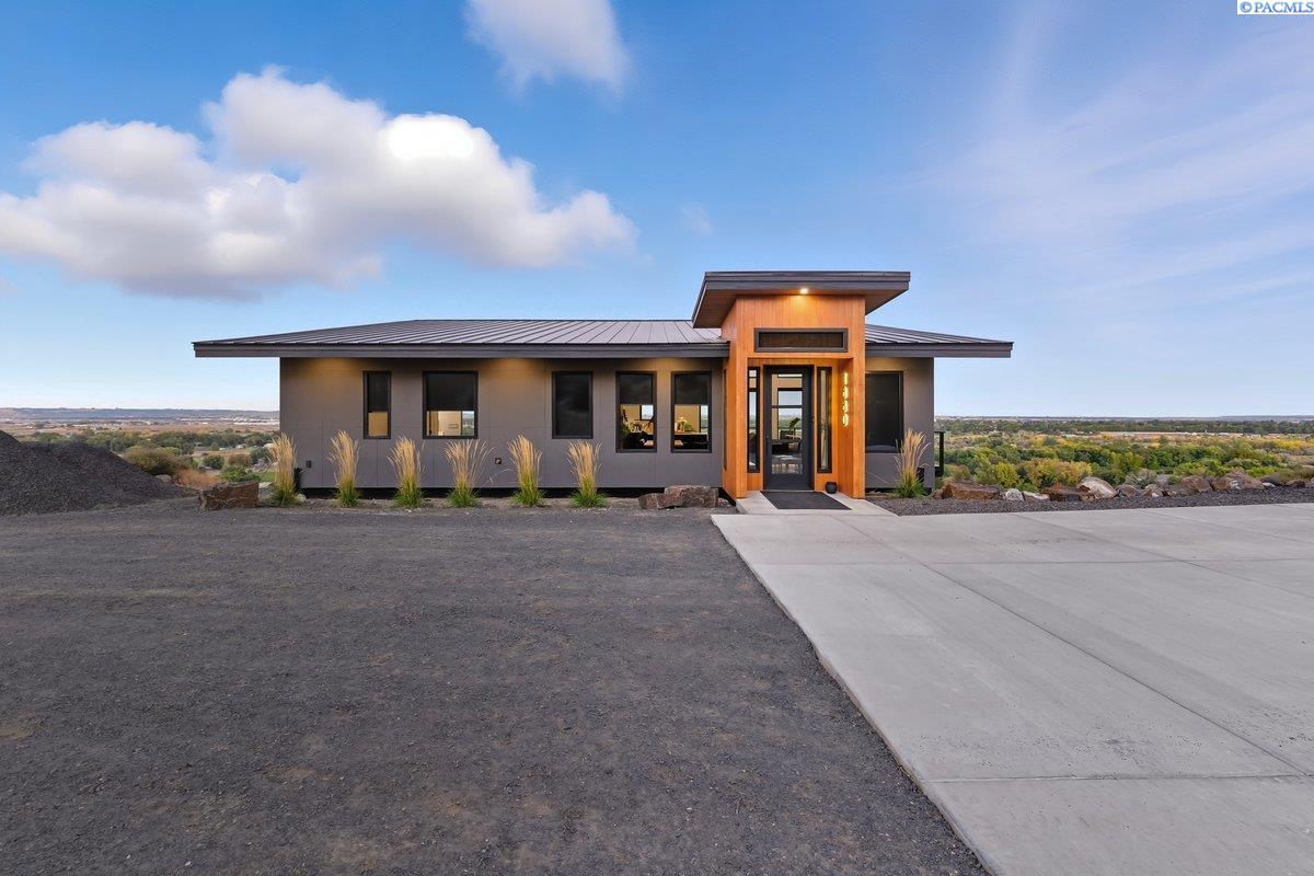 1880 Artemis Rdg, West Richland, WA 99353-9016