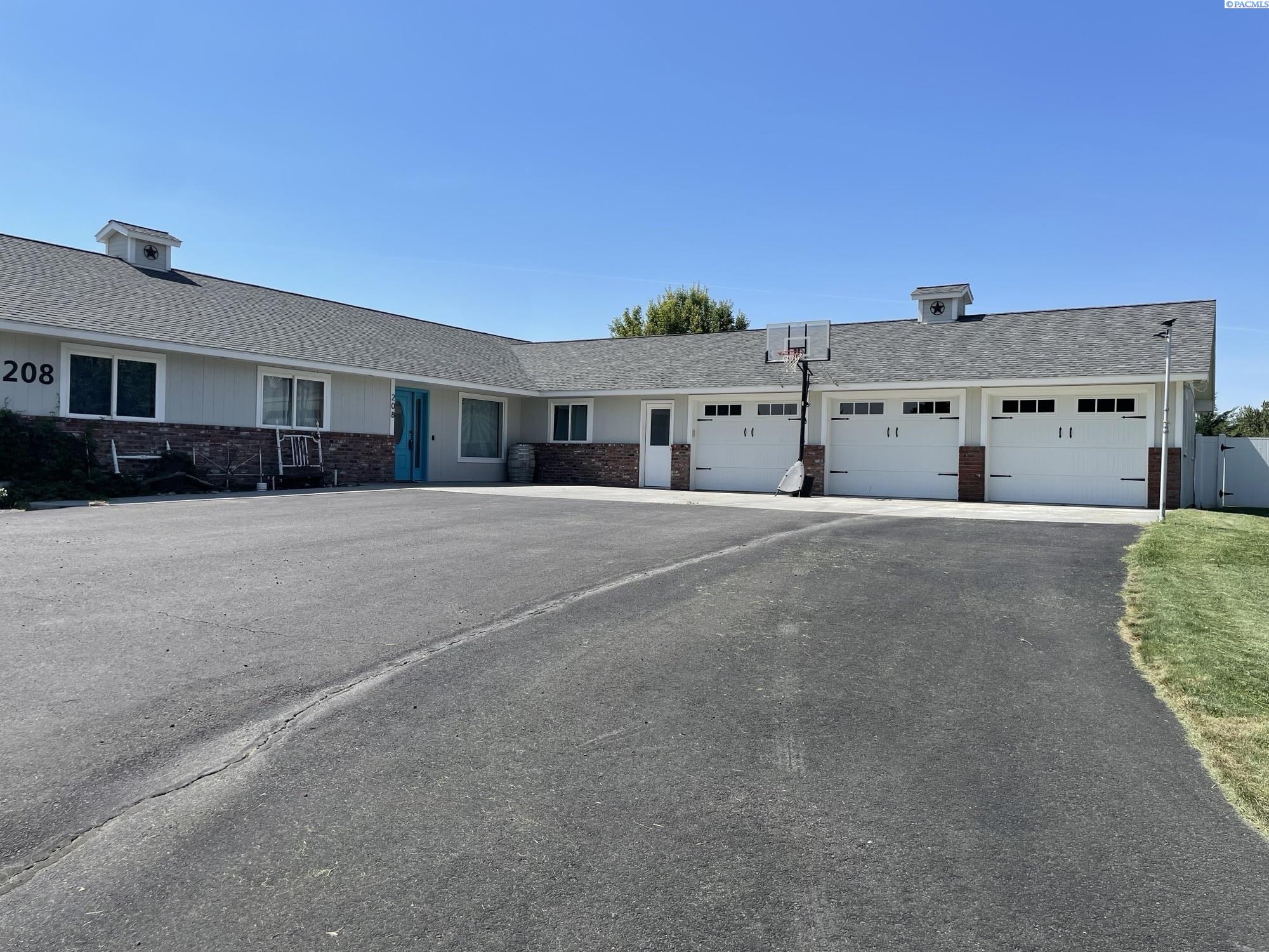 208 Canyon Dr, Kennewick, WA 99337