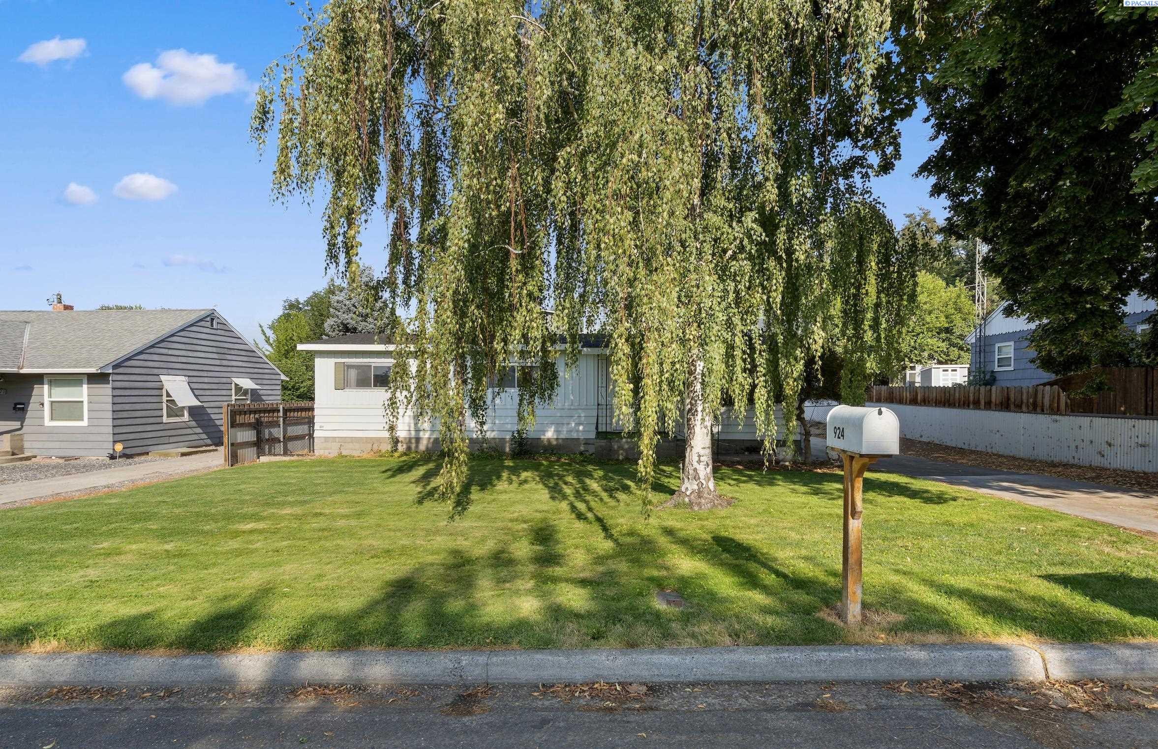 924 Market St, Prosser, WA 99350