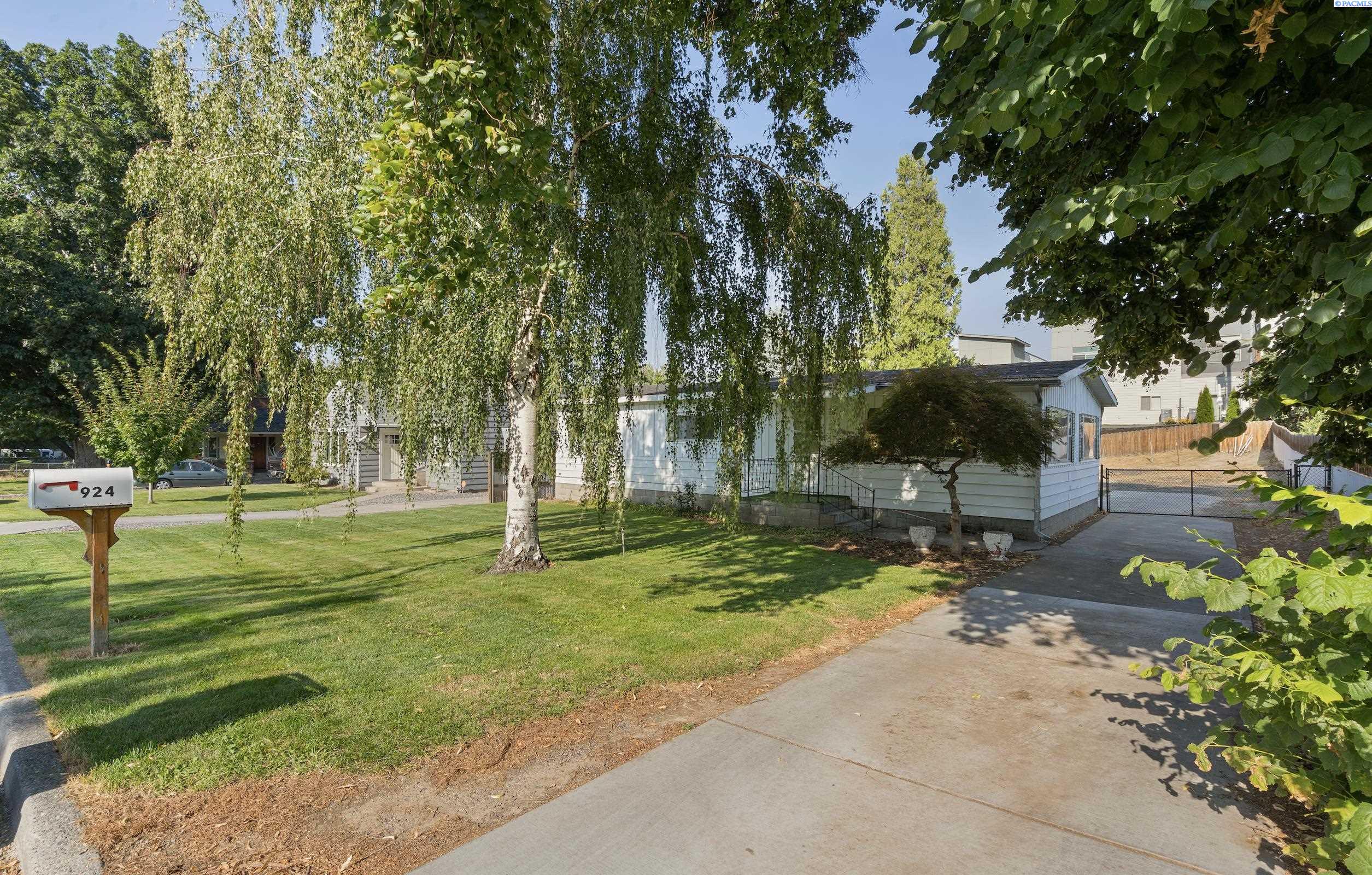 924 Market St, Prosser, WA 99350