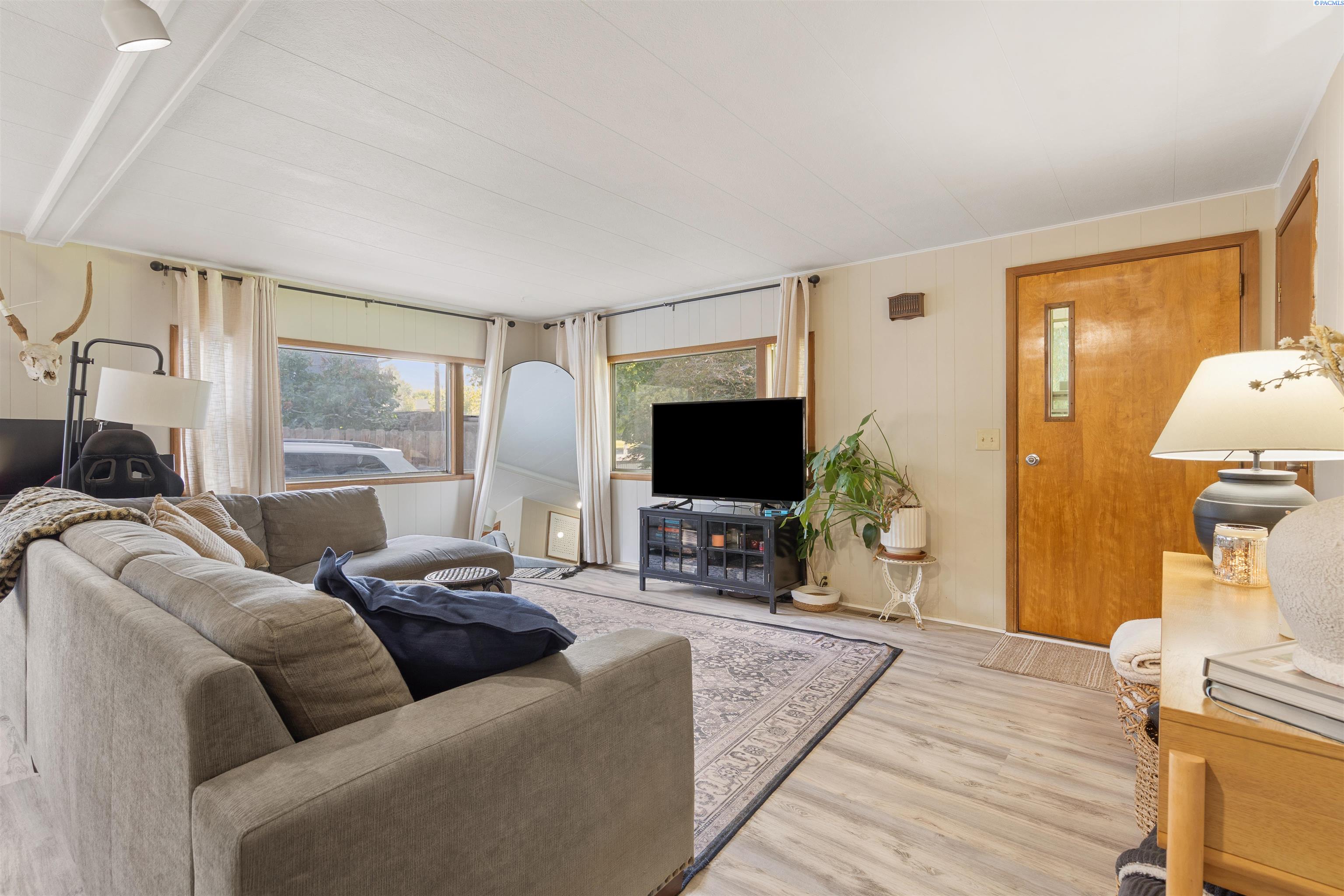 924 Market St, Prosser, WA 99350