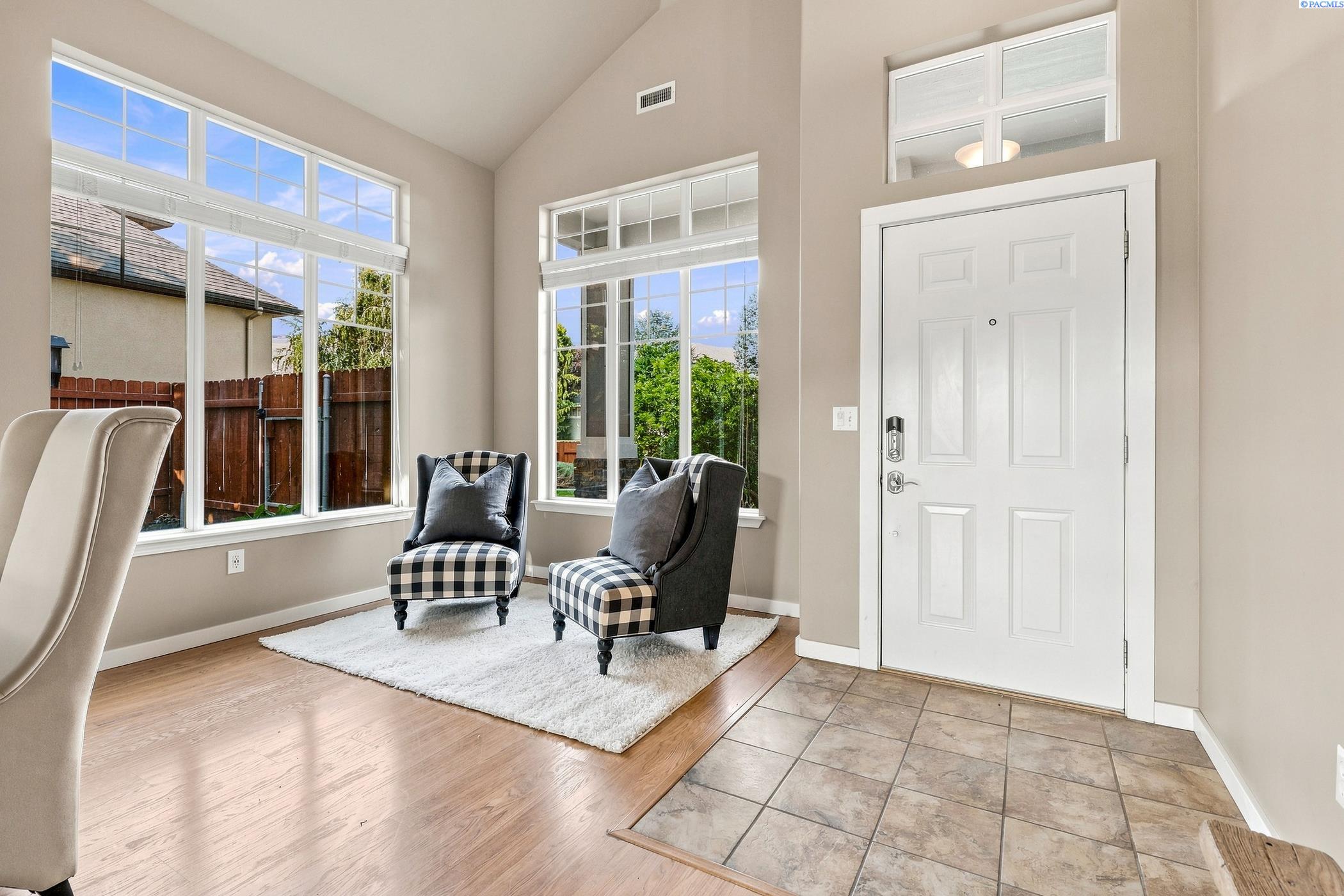 1928 Penny Royal Ave, Richland, WA 99352