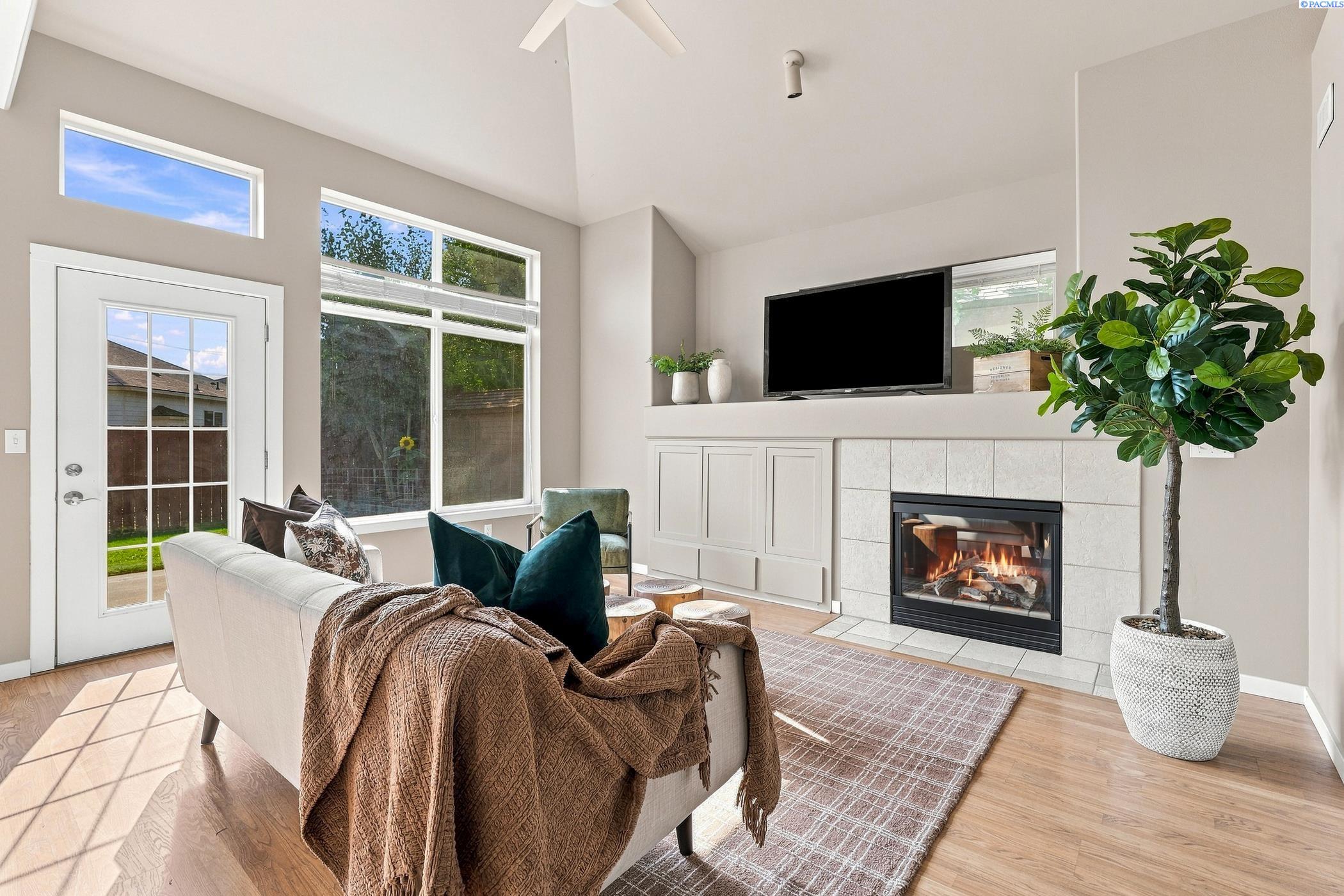 1928 Penny Royal Ave, Richland, WA 99352