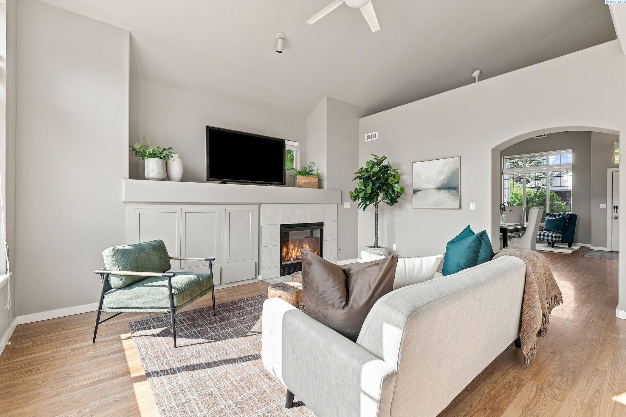 1928 Penny Royal Ave, Richland, WA 99352