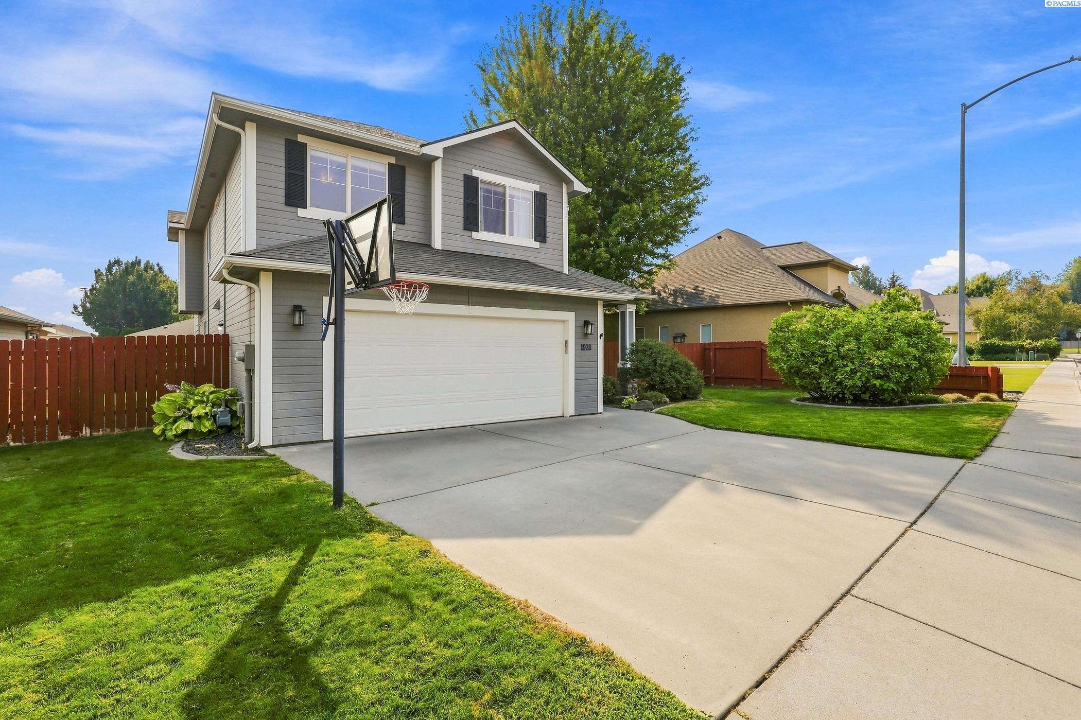 1928 Penny Royal Ave, Richland, WA 99352