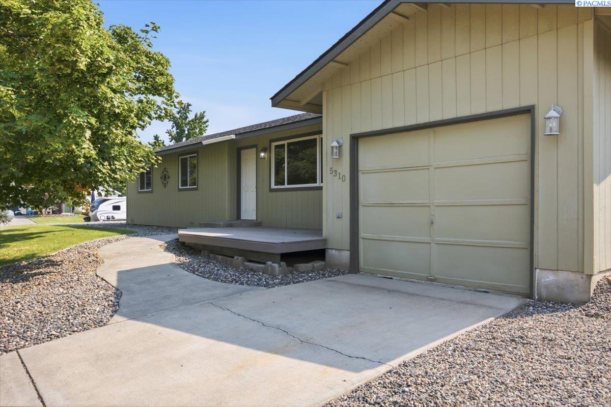 5310 Blue Heron Blvd, West Richland, WA 99353
