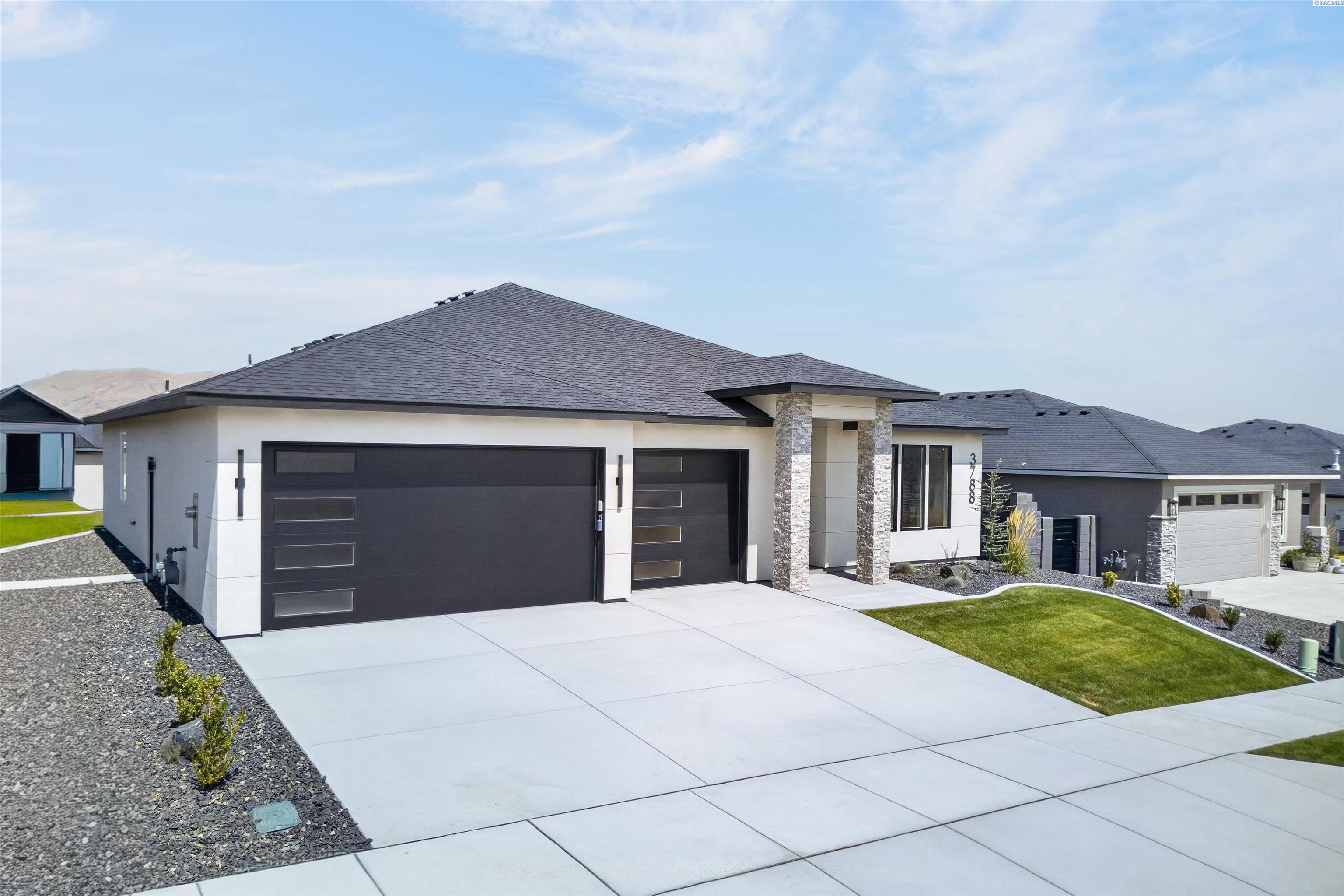 3788 Scout St, Richland, WA 99352