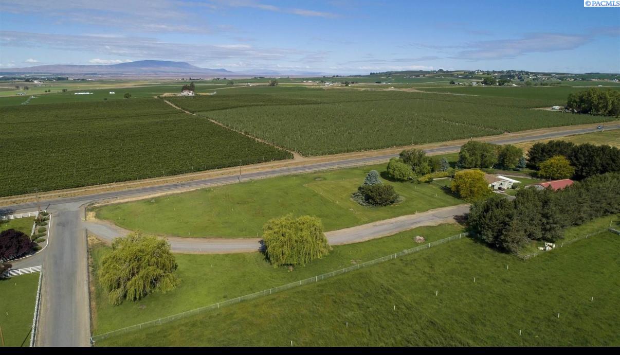 21 Honeysuckle Rd, Pasco, WA 99301
