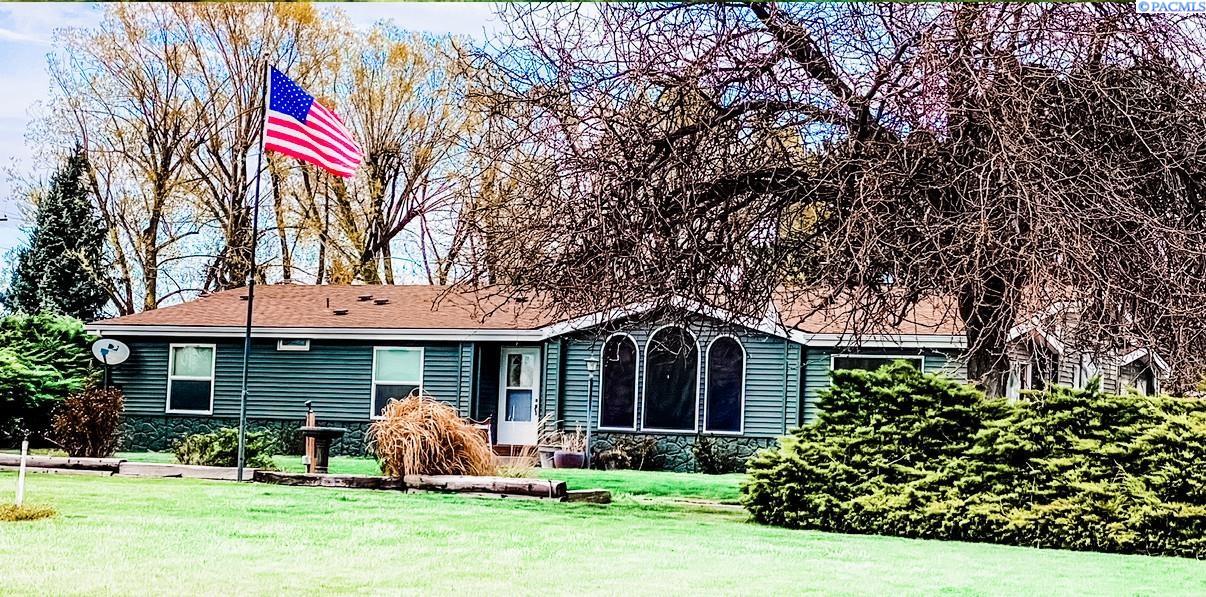 21 Honeysuckle Rd, Pasco, WA 99301