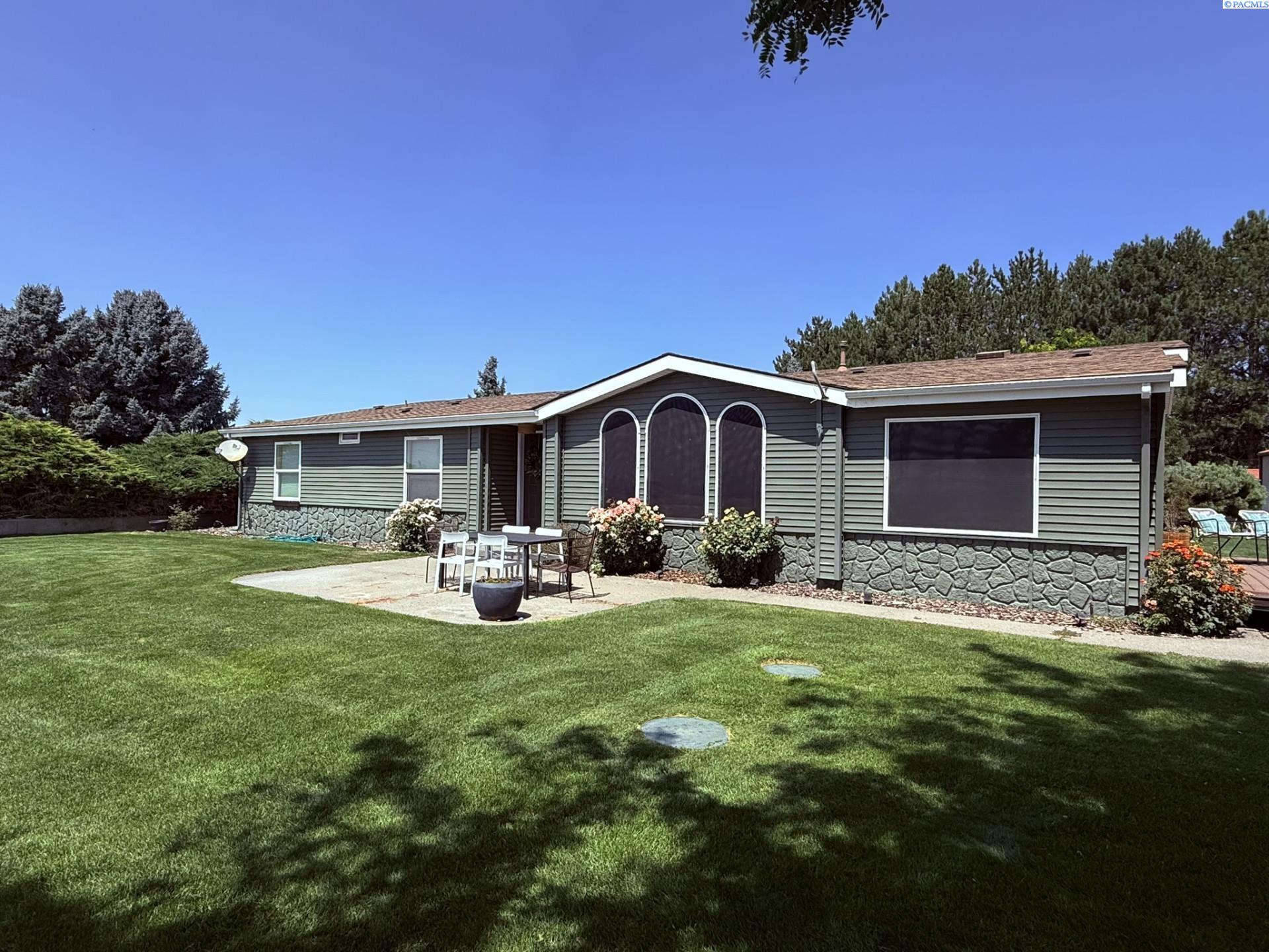 21 Honeysuckle Rd, Pasco, WA 99301
