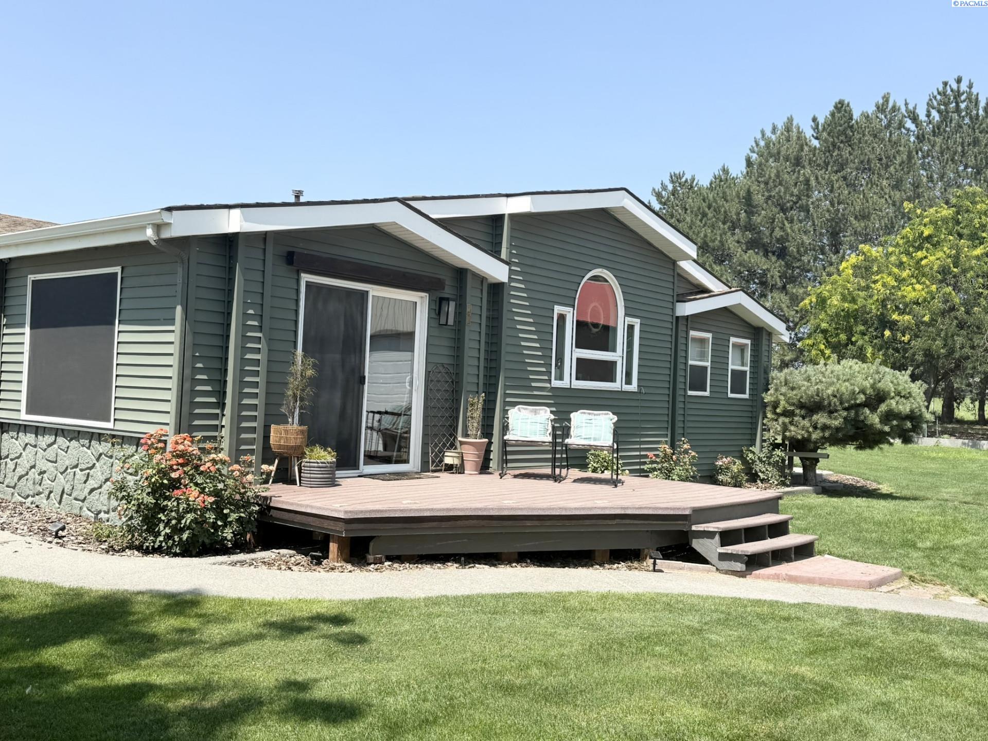 21 Honeysuckle Rd, Pasco, WA 99301