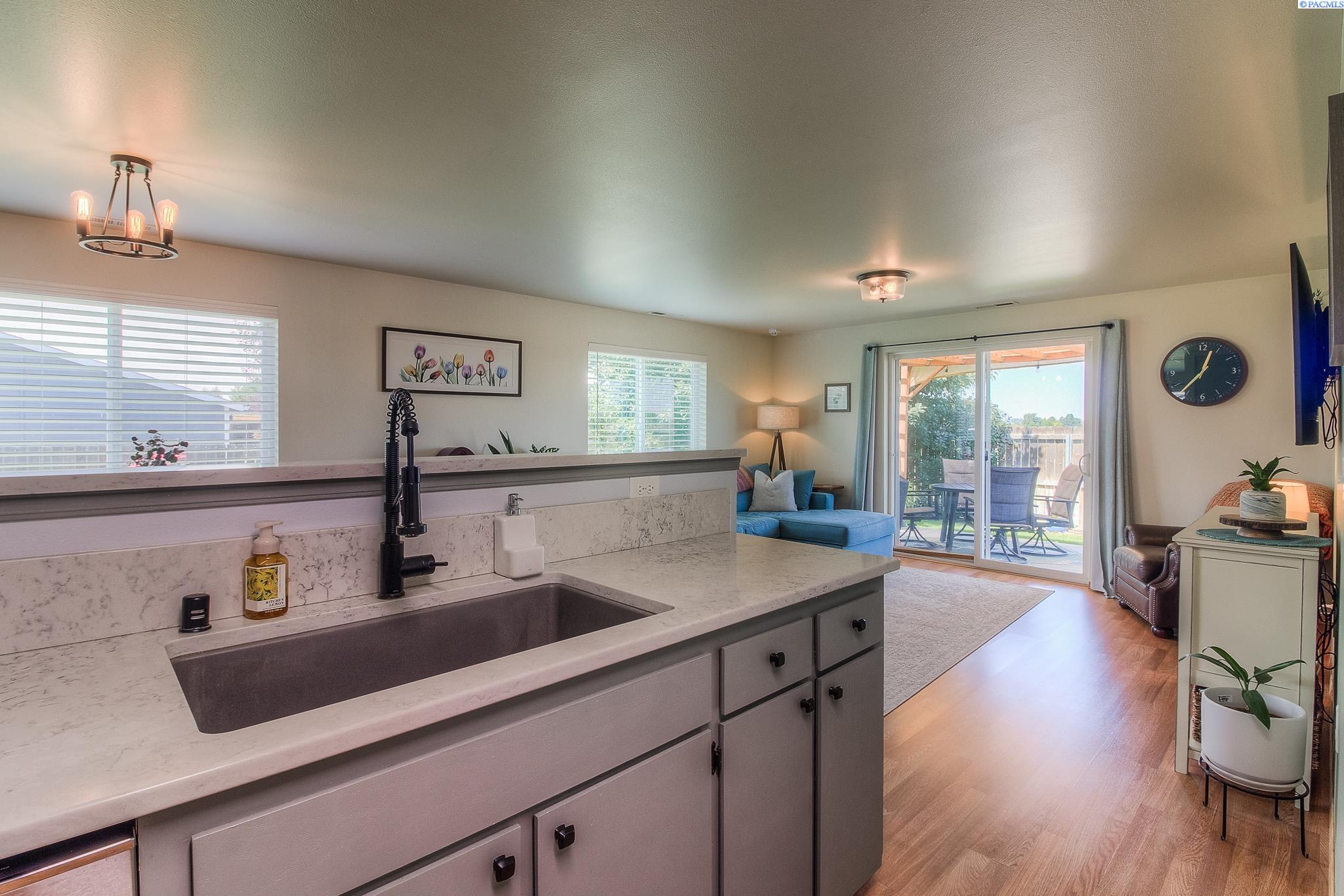 120 Malibu Dr, Prosser, WA 99350