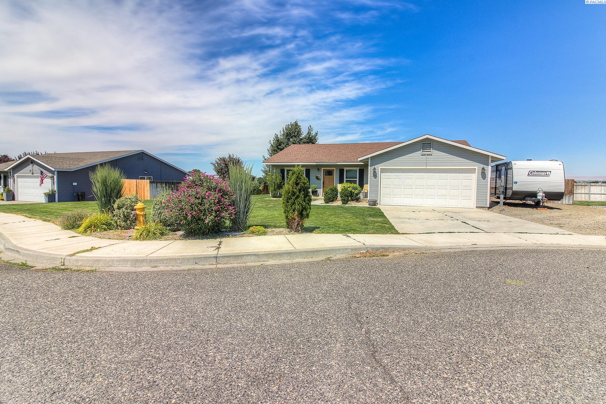 120 Malibu Dr, Prosser, WA 99350