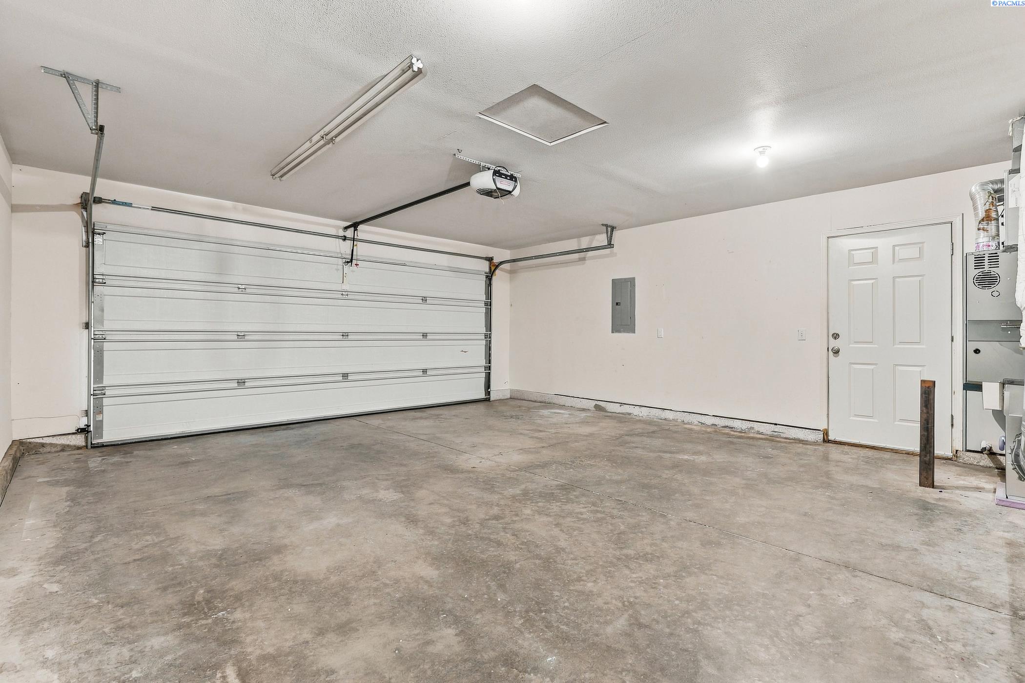 5608 Mckinley Ct, Pasco, WA 99301