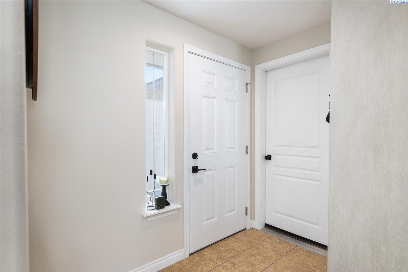 5908 Westport Ln, Pasco, WA 99301