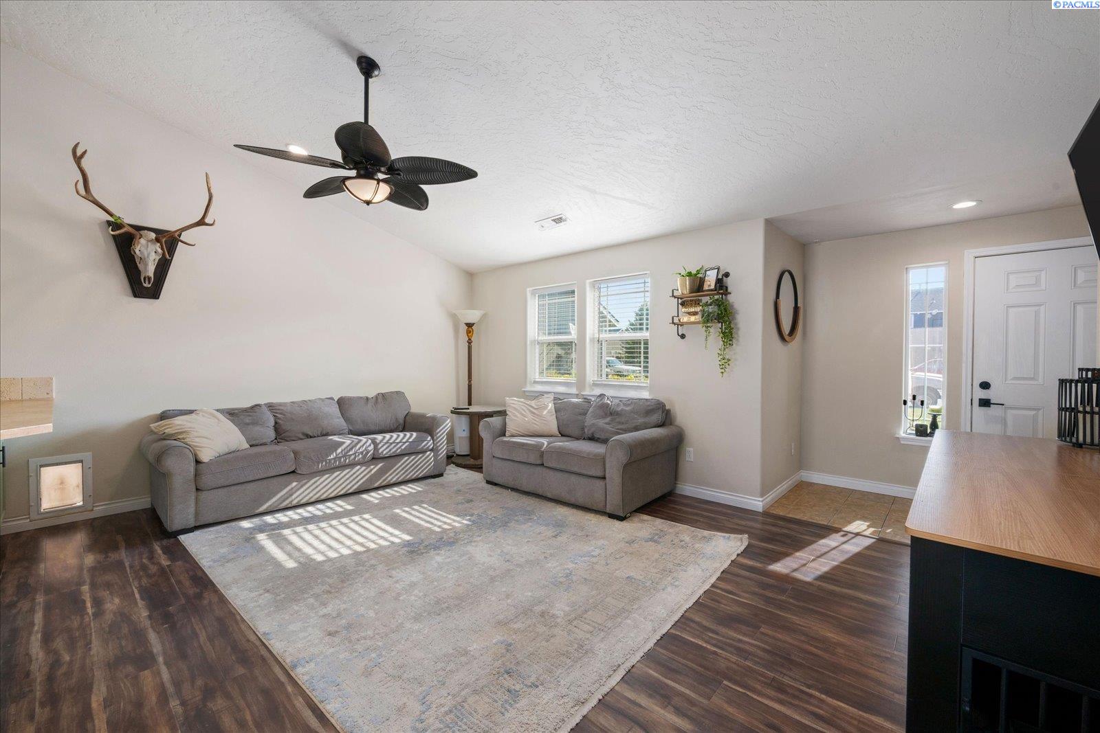 5908 Westport Ln, Pasco, WA 99301