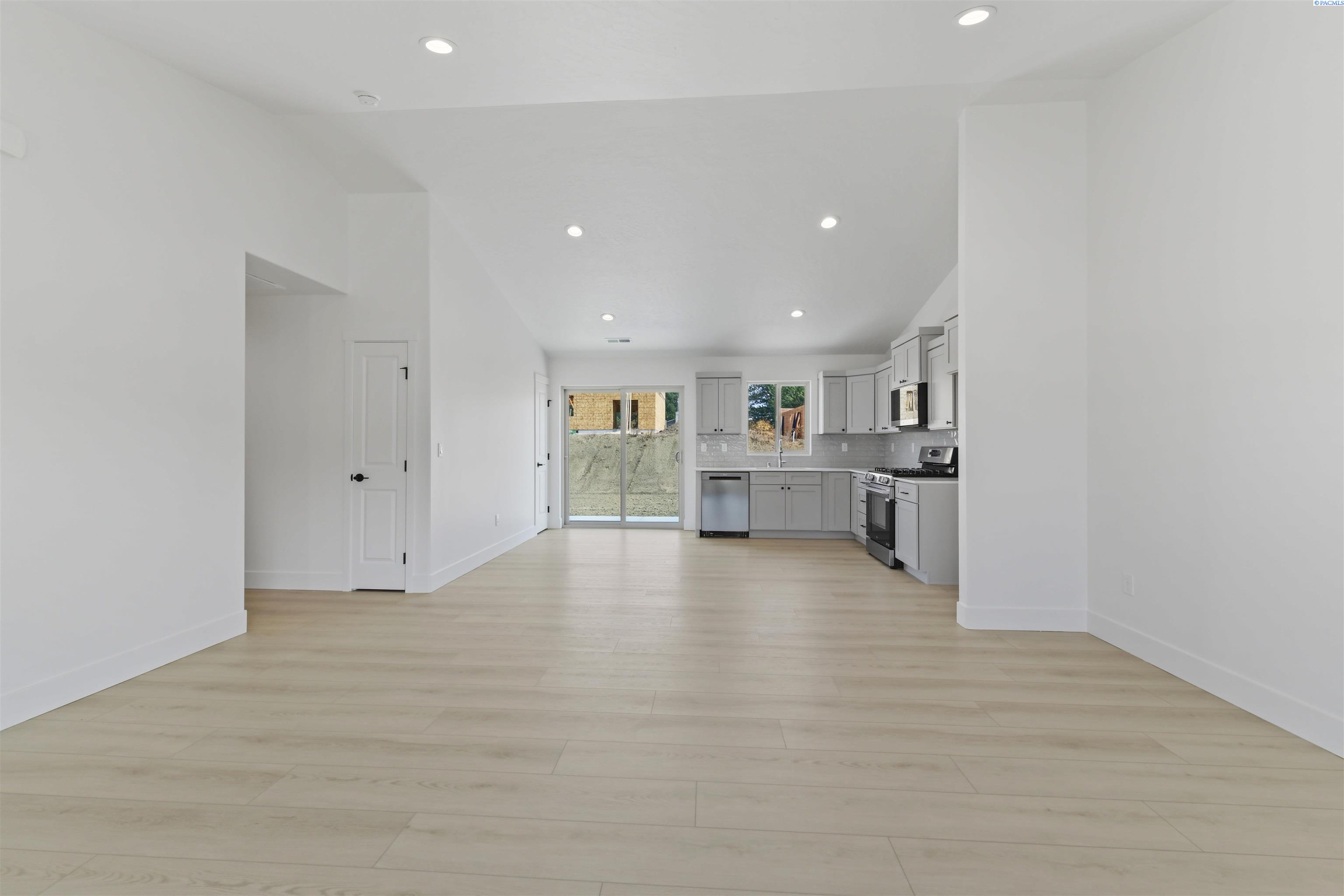 3rd image of 10119 Redbud Dr, Pasco, WA 99301 | MLS# 295469
