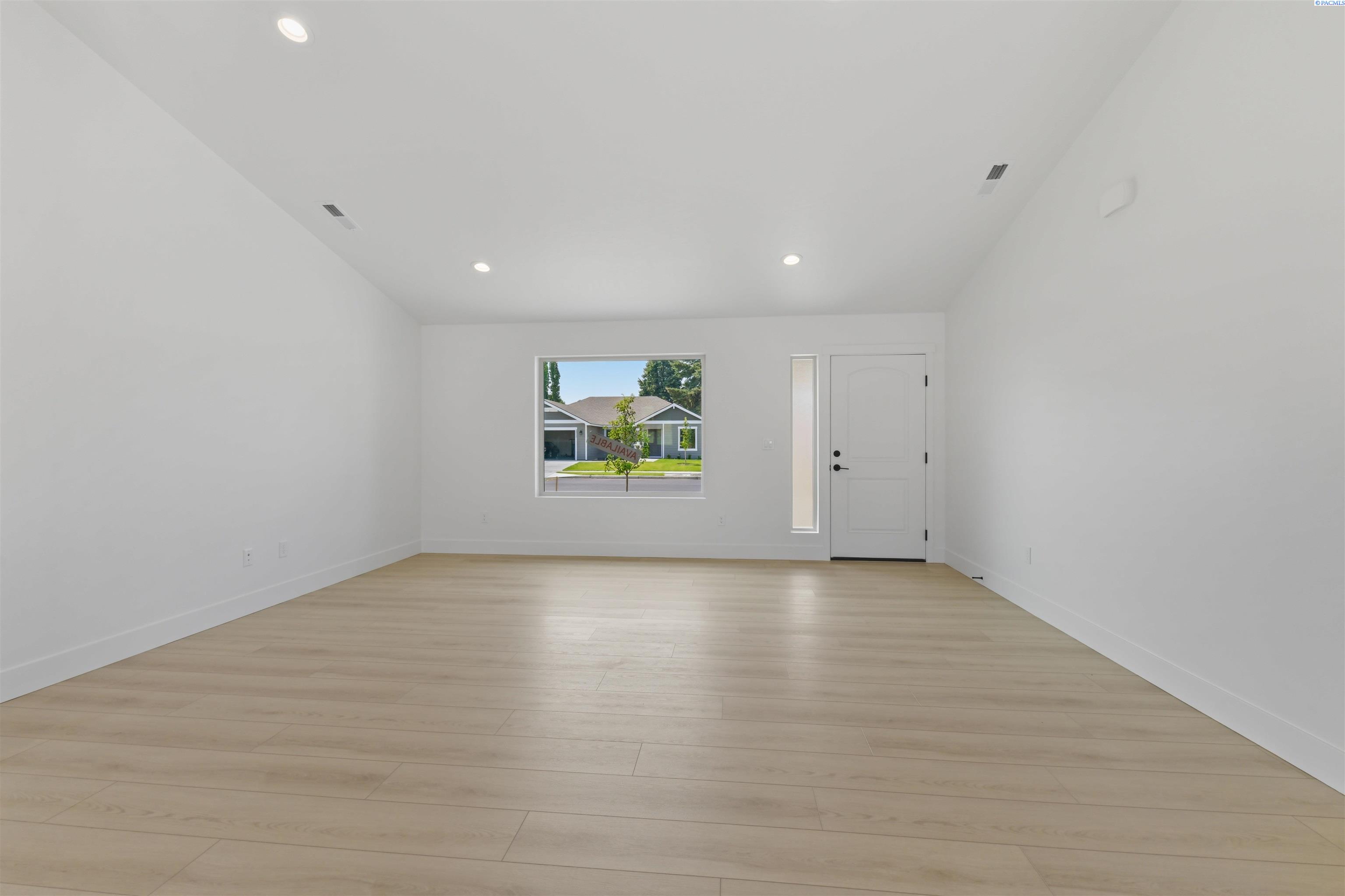 5th image of 10119 Redbud Dr, Pasco, WA 99301 | MLS# 295469