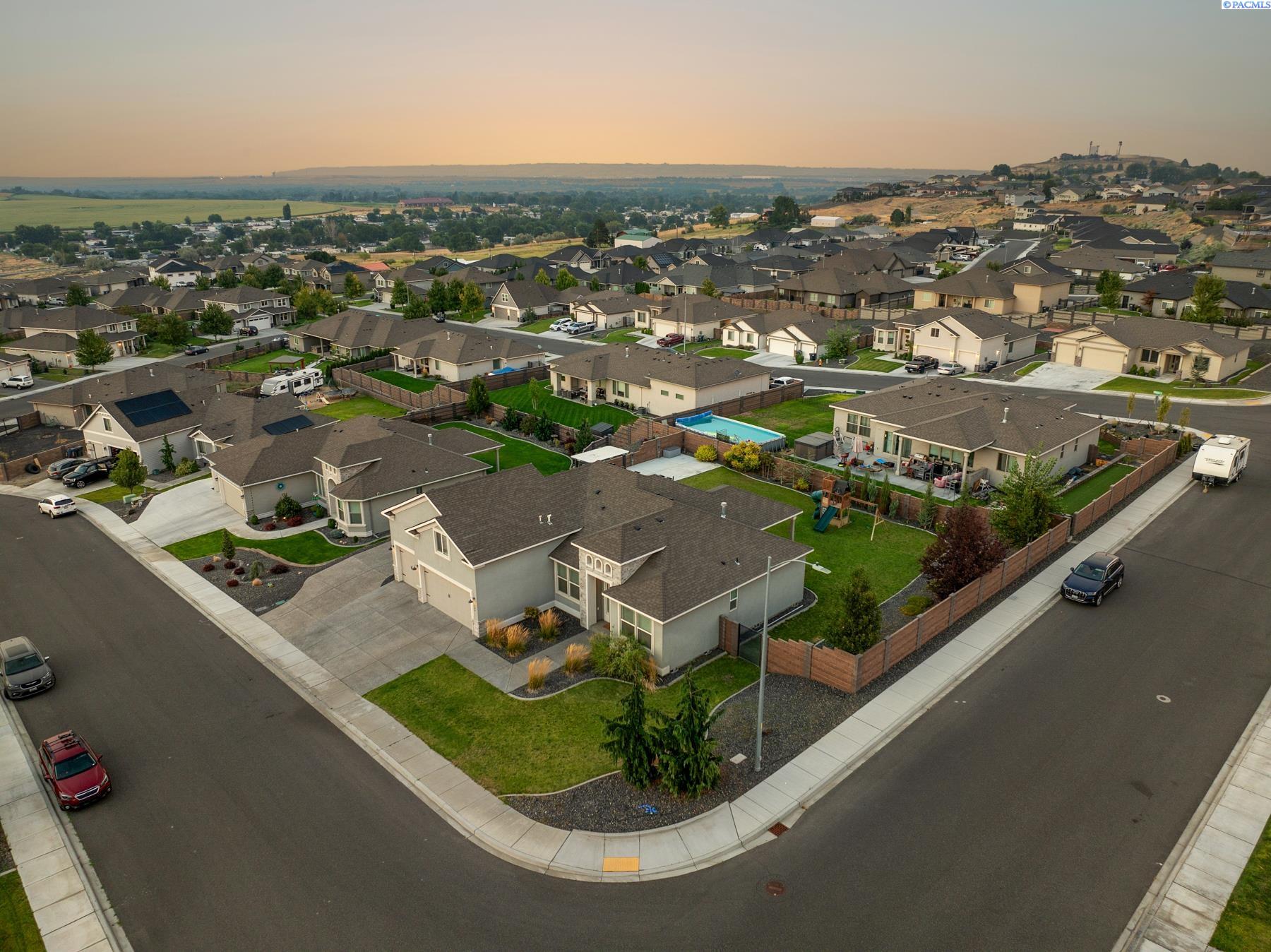 689 Titan Ave, West Richland, WA 99353