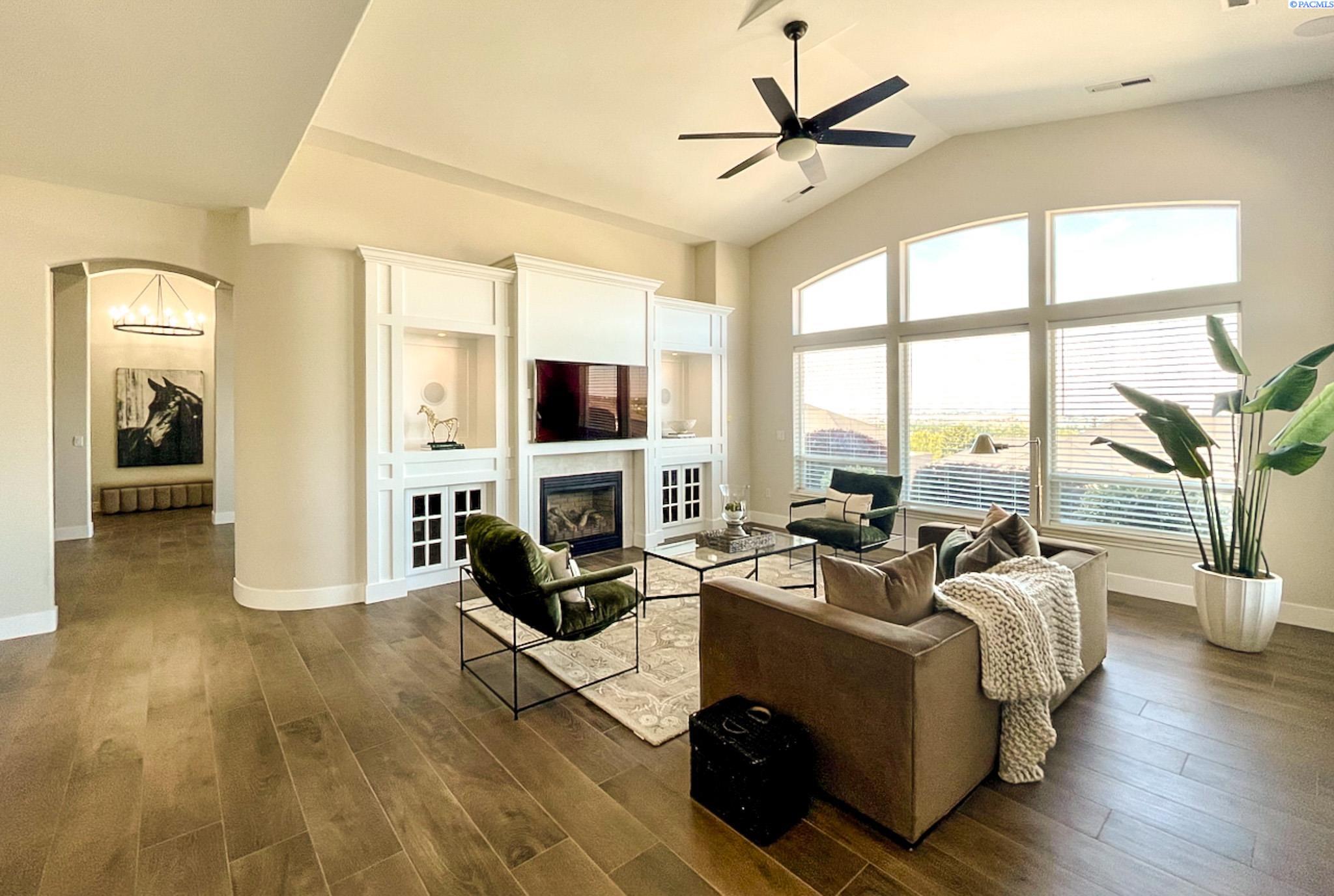 231 Meadowridge Loop, Richland, WA 99352
