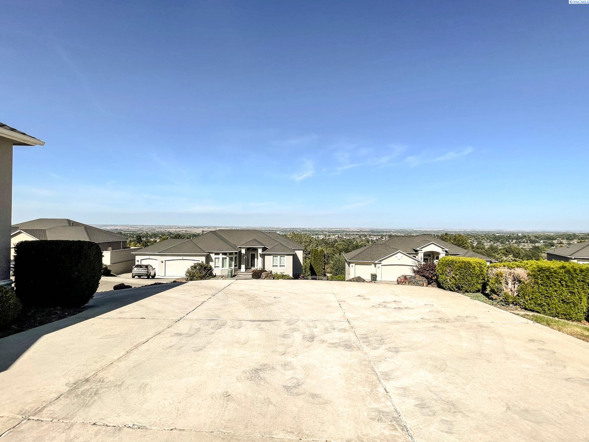 231 Meadowridge Loop, Richland, WA 99352