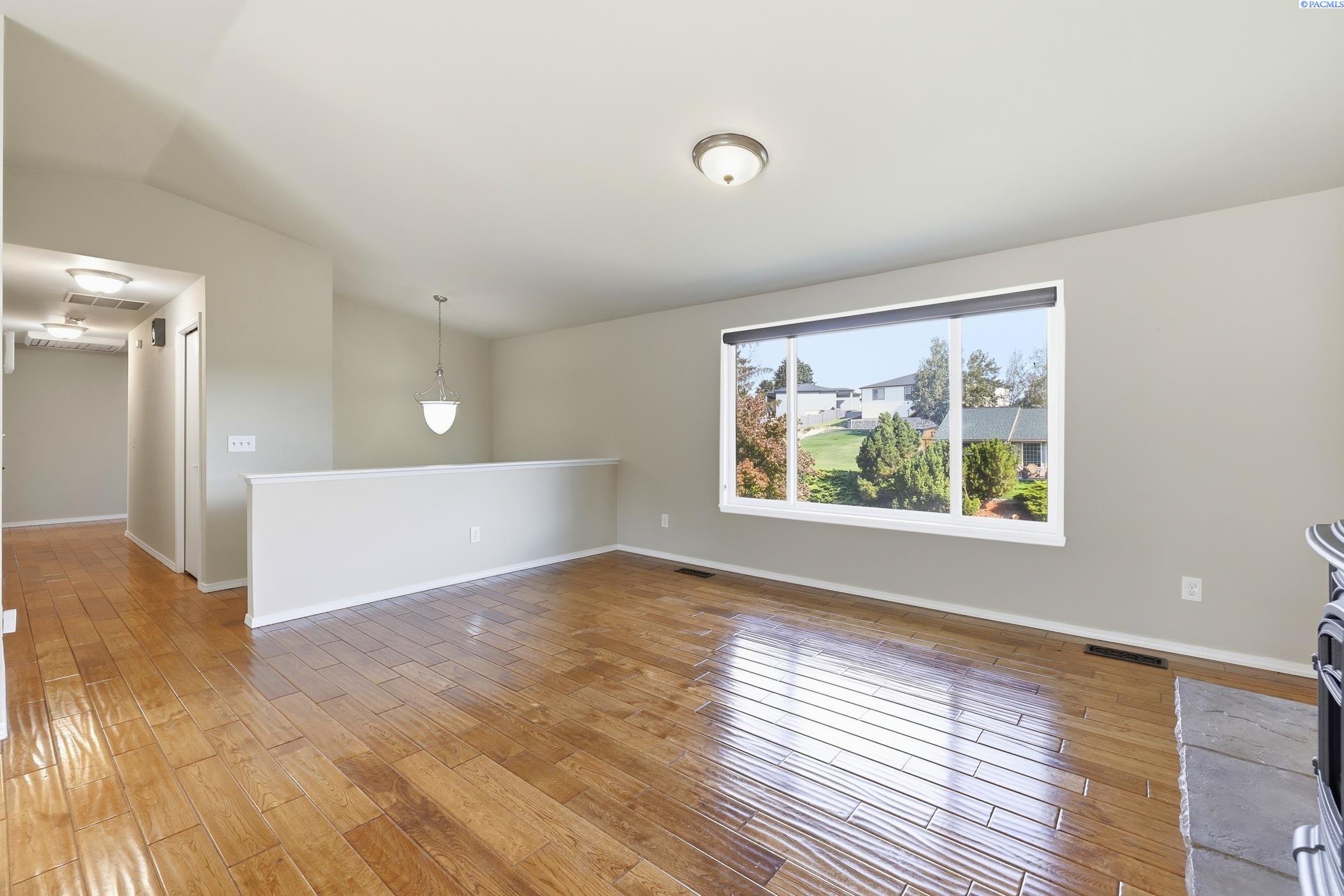 Photo 3 of Single family home for sale at 7807 W 12th Avenue, Kennewick, WA 99338 | MLS# 295493 | Listing updated on 2026-09-16