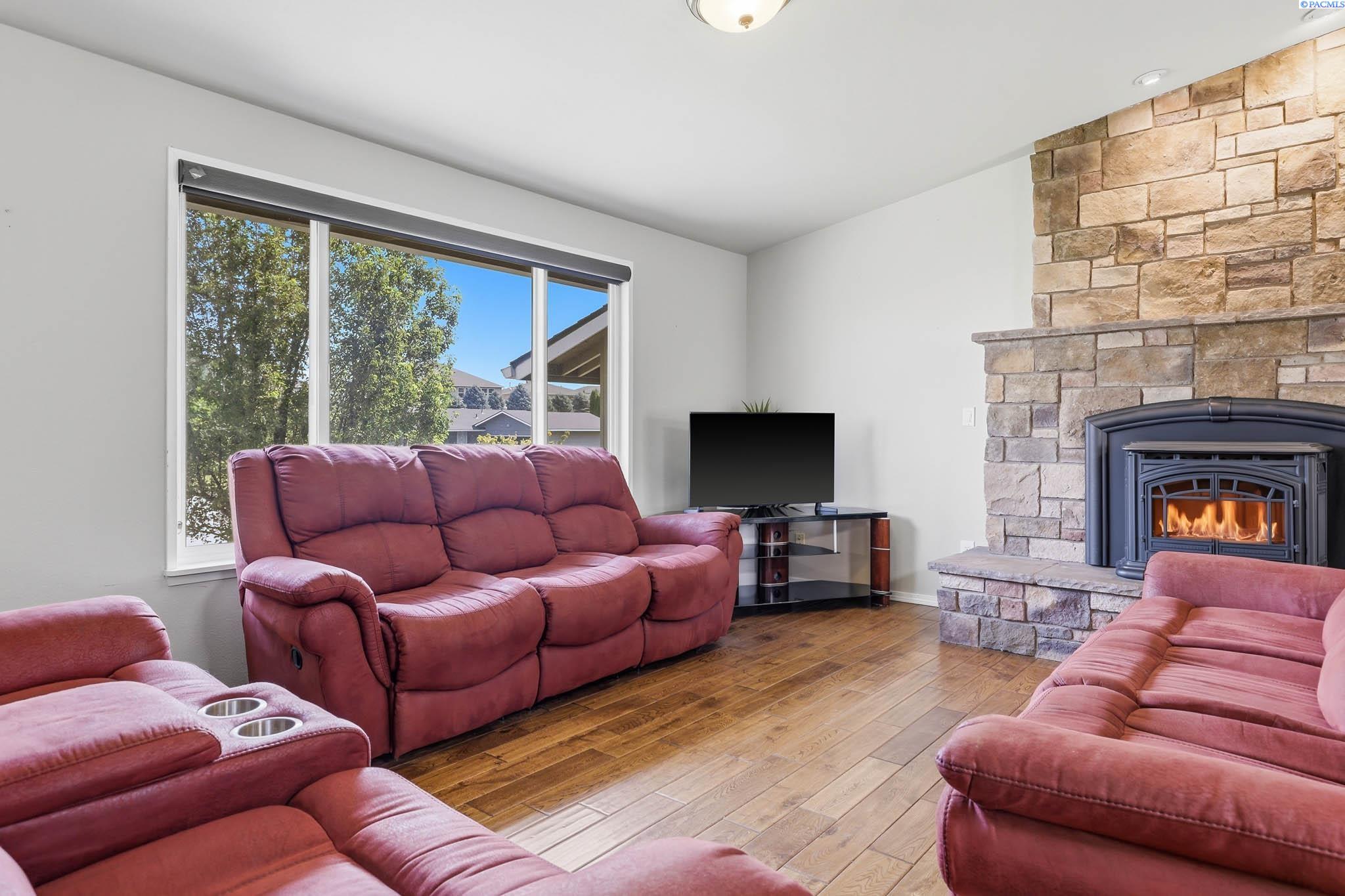 7807 W 12th Ave, Kennewick, WA 99338