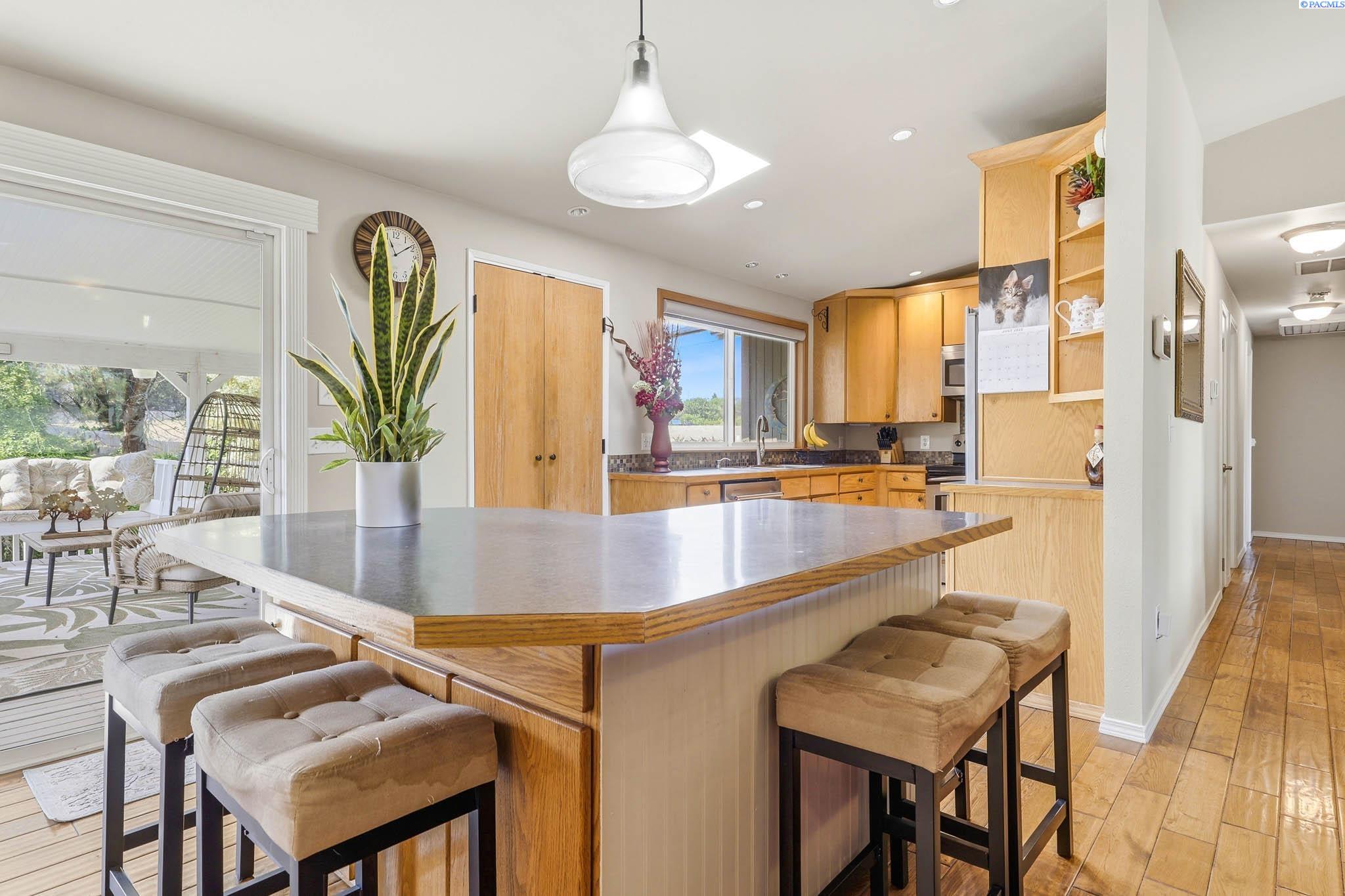 7807 W 12th Ave, Kennewick, WA 99338