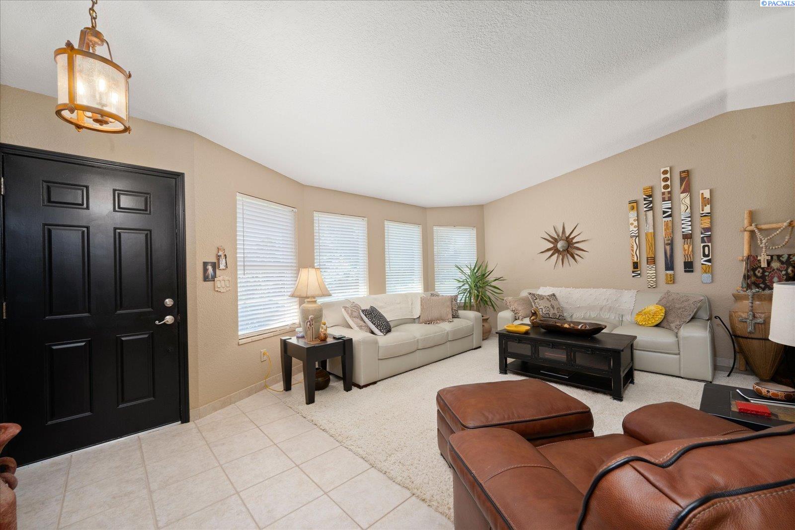 4603 Hilltop, Pasco, WA 99301