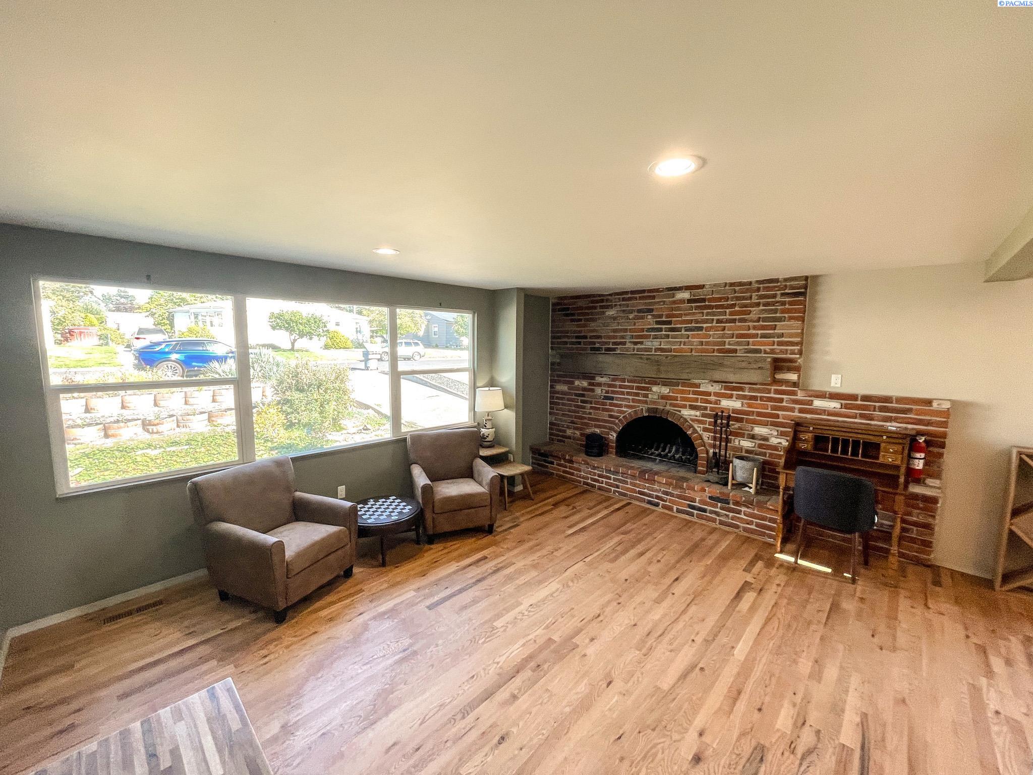1943 Davison Ave, Richland, WA 99354