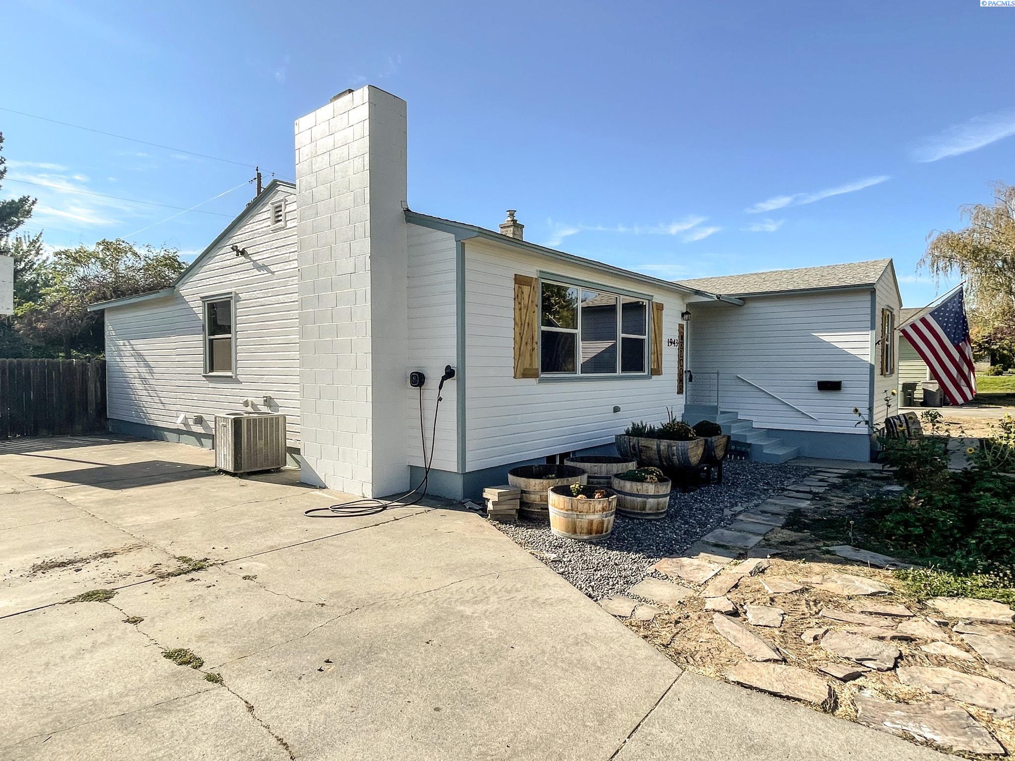 1943 Davison Ave, Richland, WA 99354