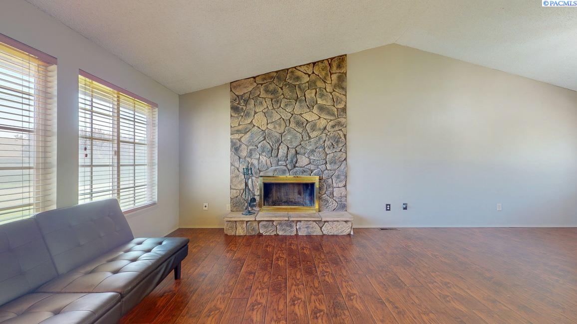 5901 W 12th Ave, Kennewick, WA 99338
