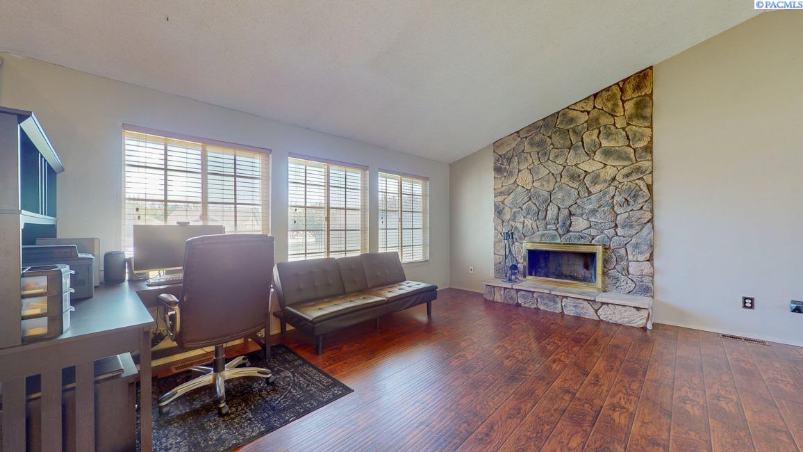 5901 W 12th Ave, Kennewick, WA 99338