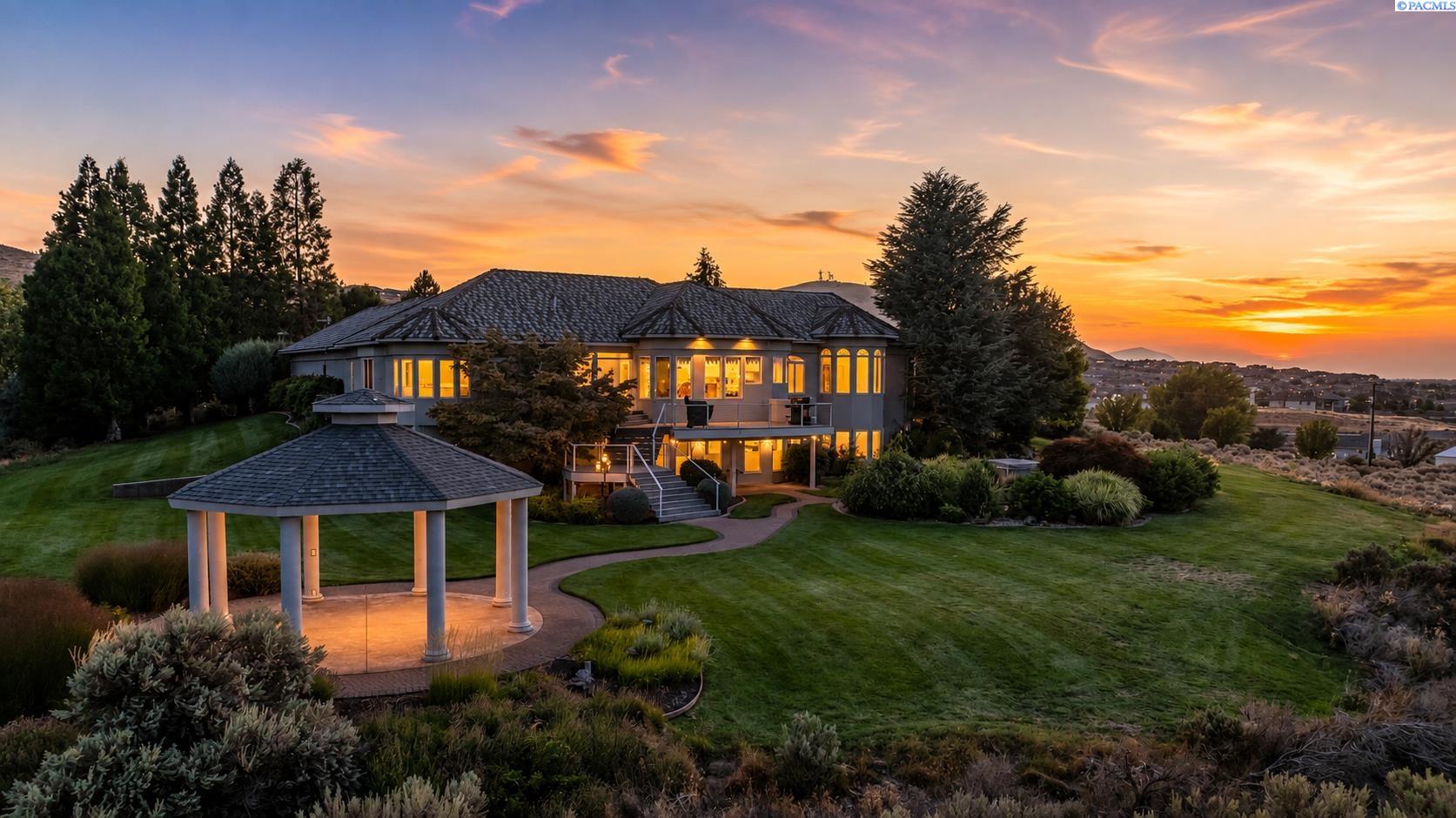 1361 Gage Blvd, Richland, WA 99352