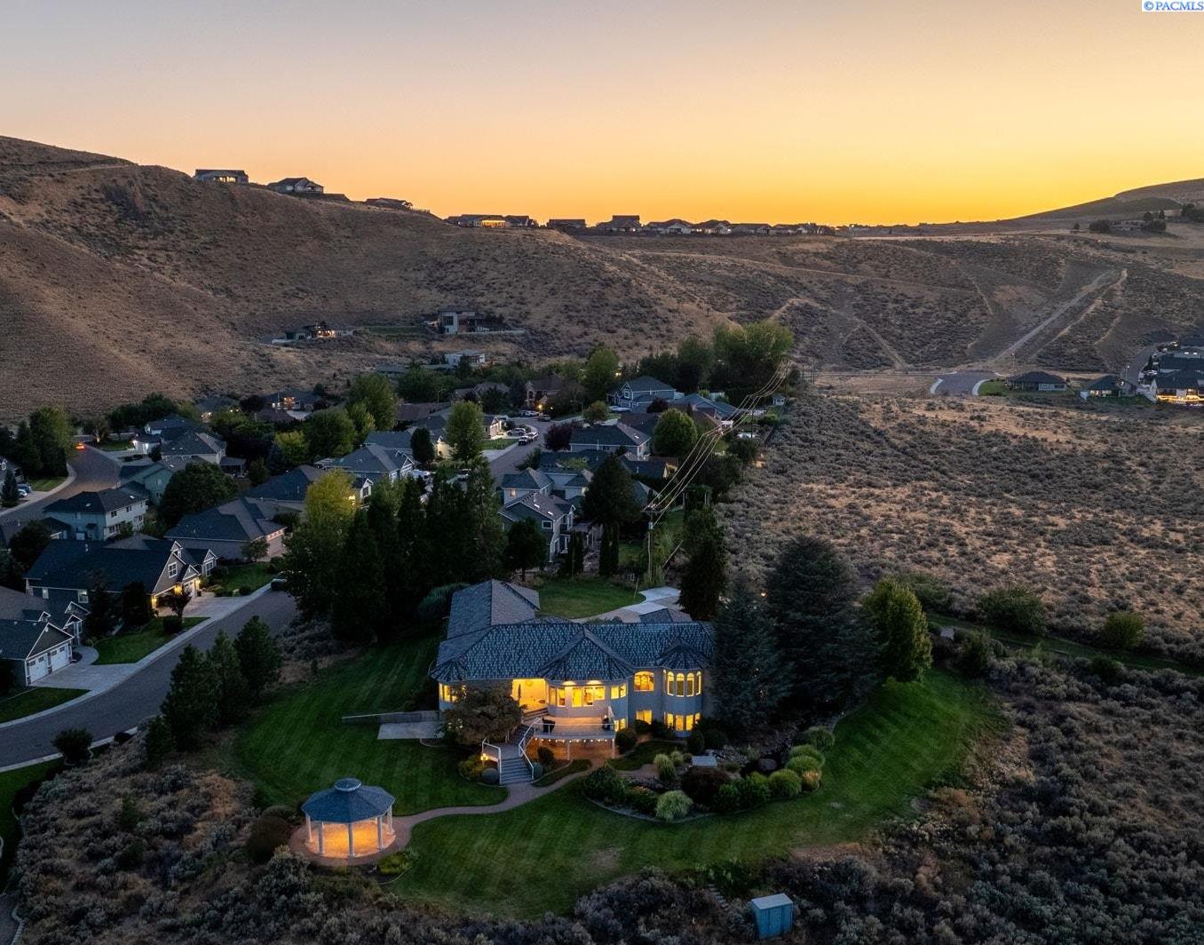 1361 Gage Blvd, Richland, WA 99352
