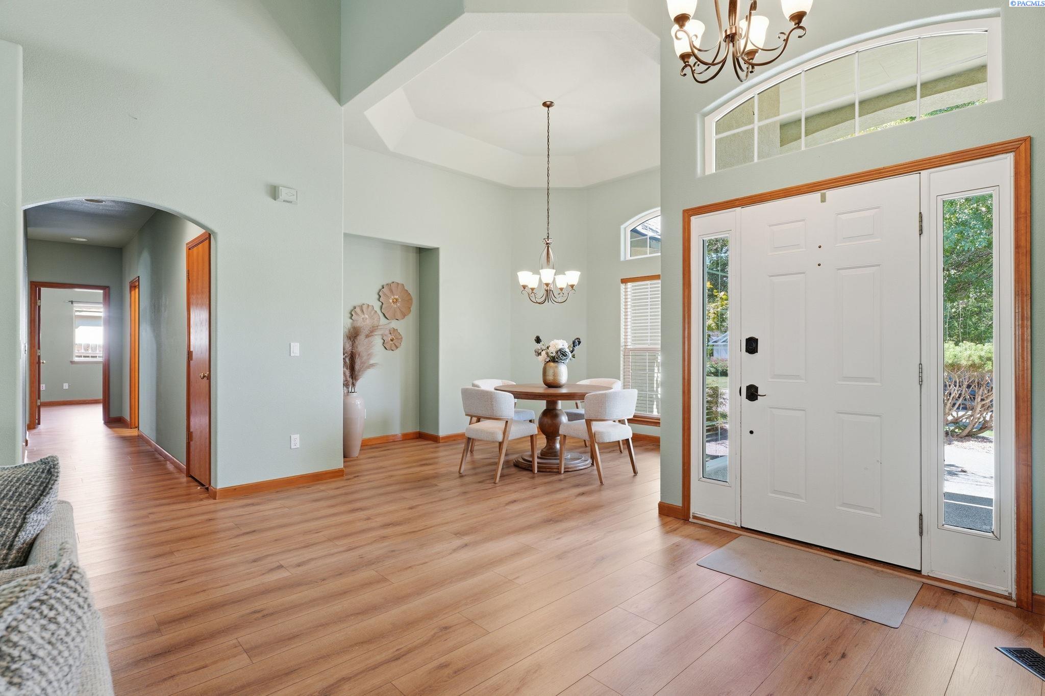 143 W Mesa Dr, Richland, WA 99352