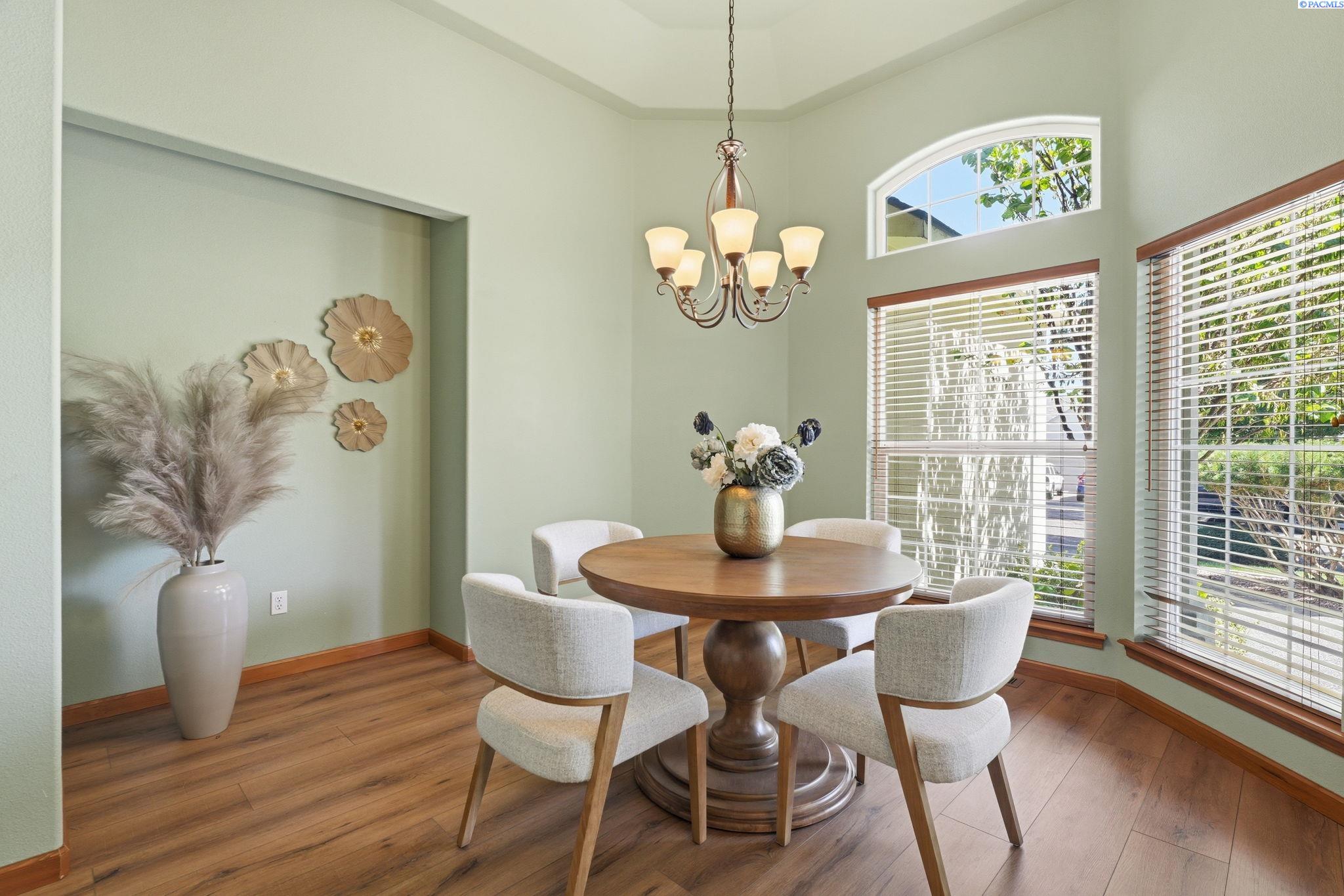 143 W Mesa Dr, Richland, WA 99352